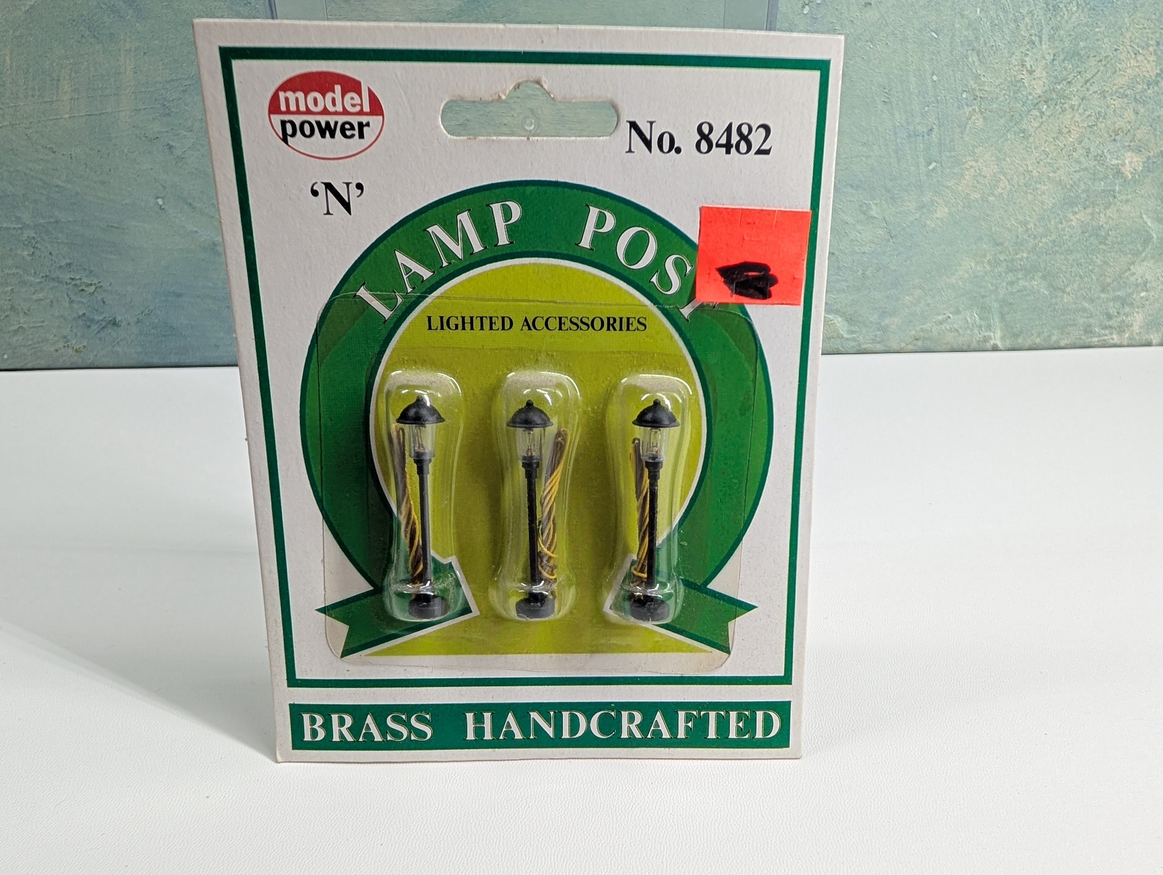 Model Power 8482 N Scale Lamp Post, Brass Details, Wired (3 pcs)