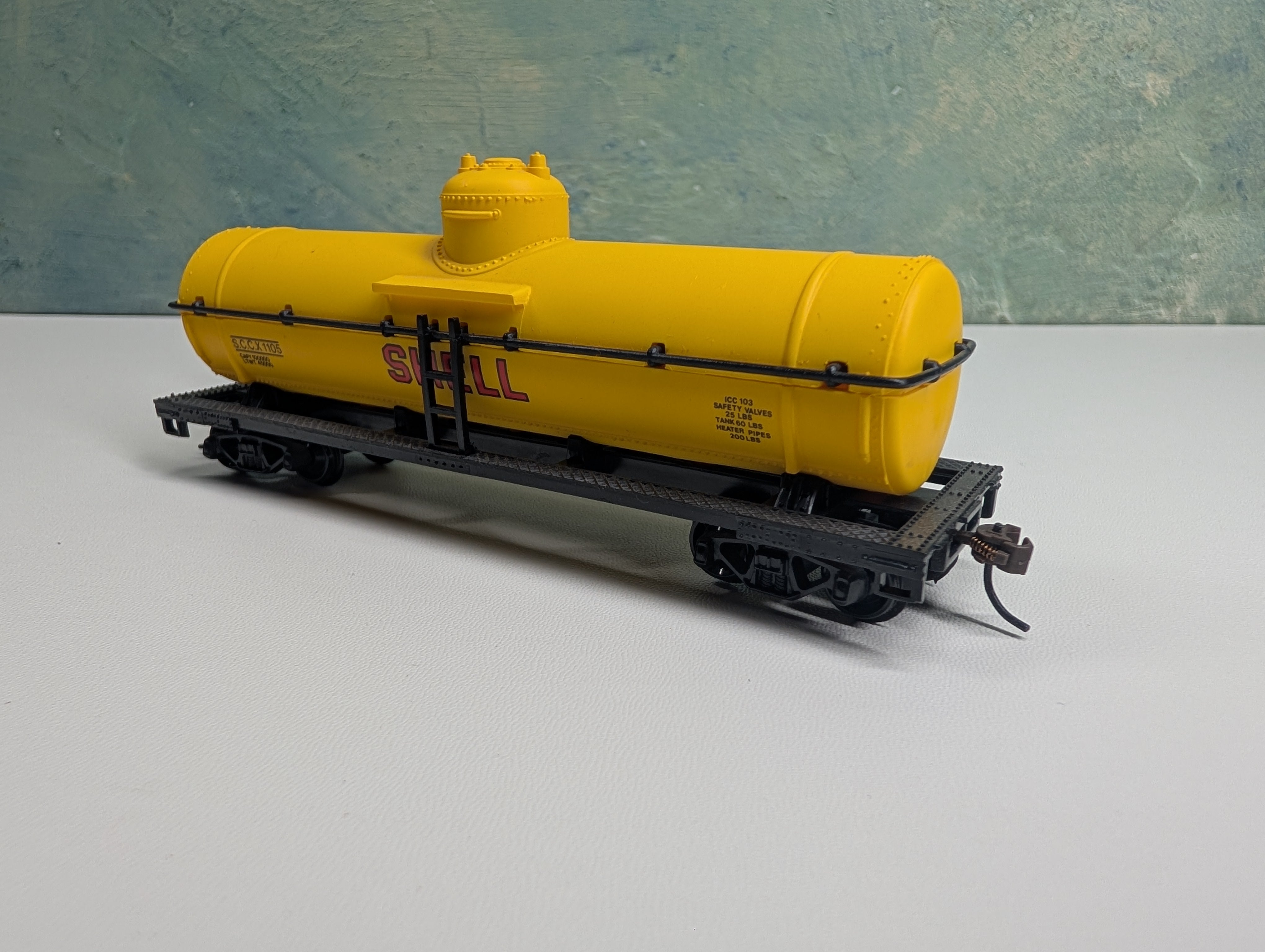 USED HO Scale Single Dome Tank Car Shell SCCX #1105