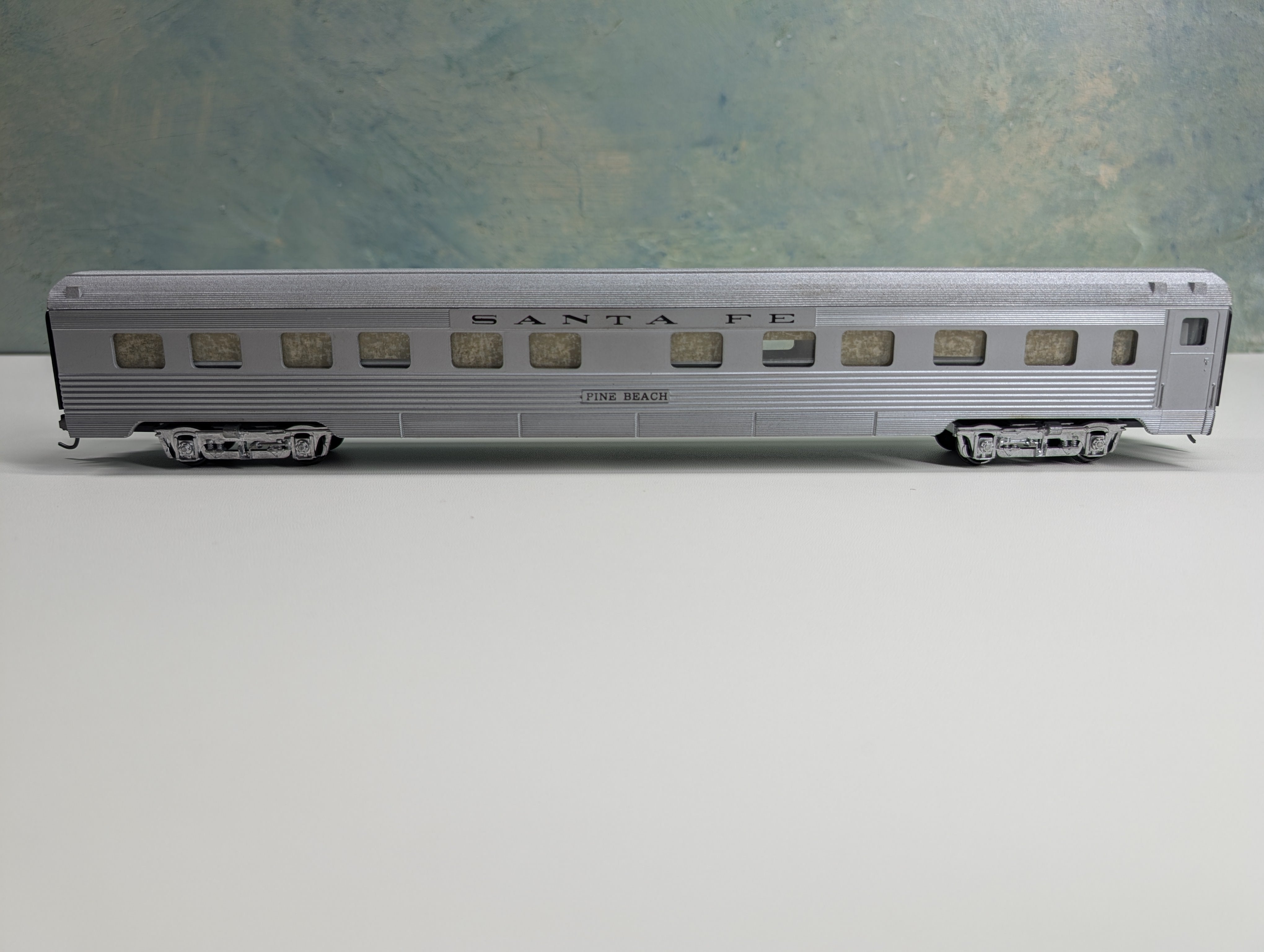 USED Con-Cor HO Scale Passenger Car Santa Fe Pine Beach