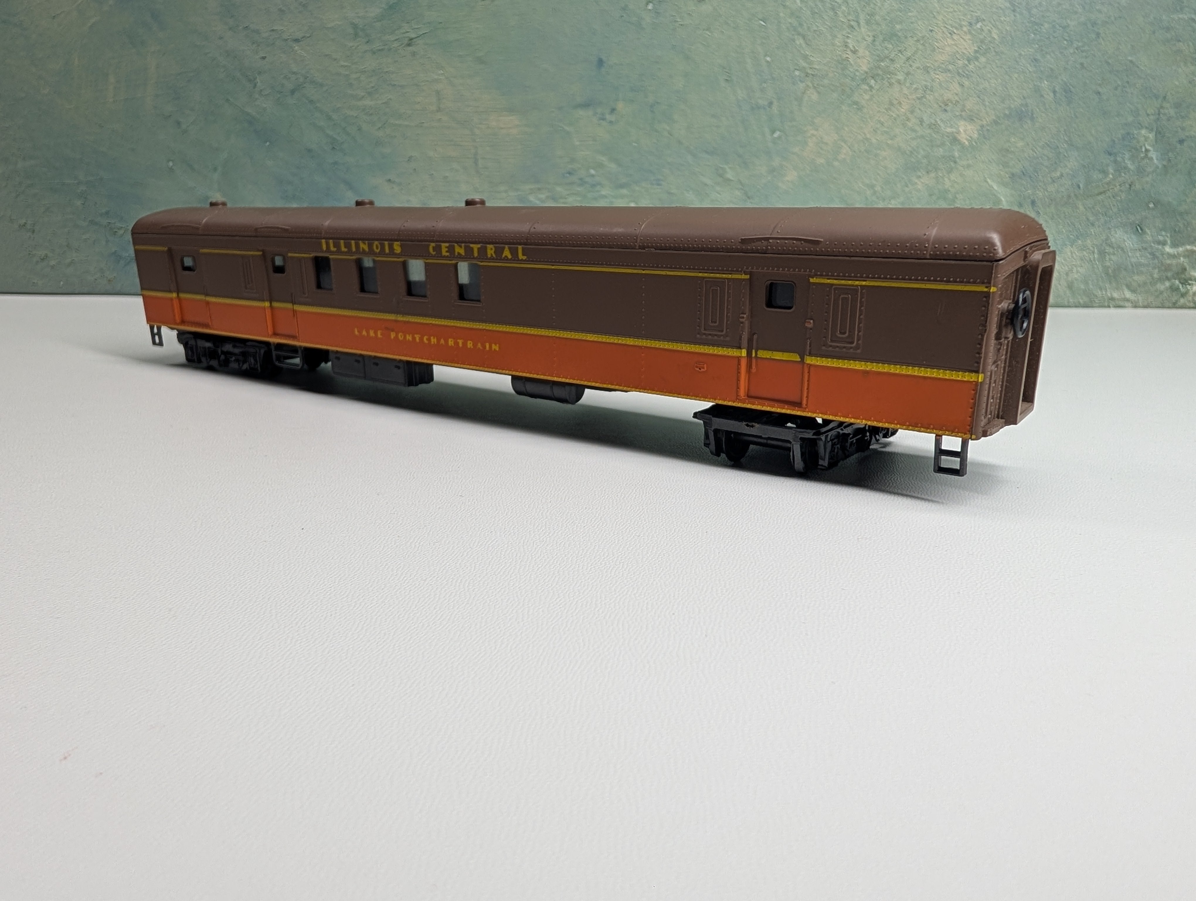 USED Rivarossi HO Scale RPO Passenger Car Illinois Central Lake Pontchartrain