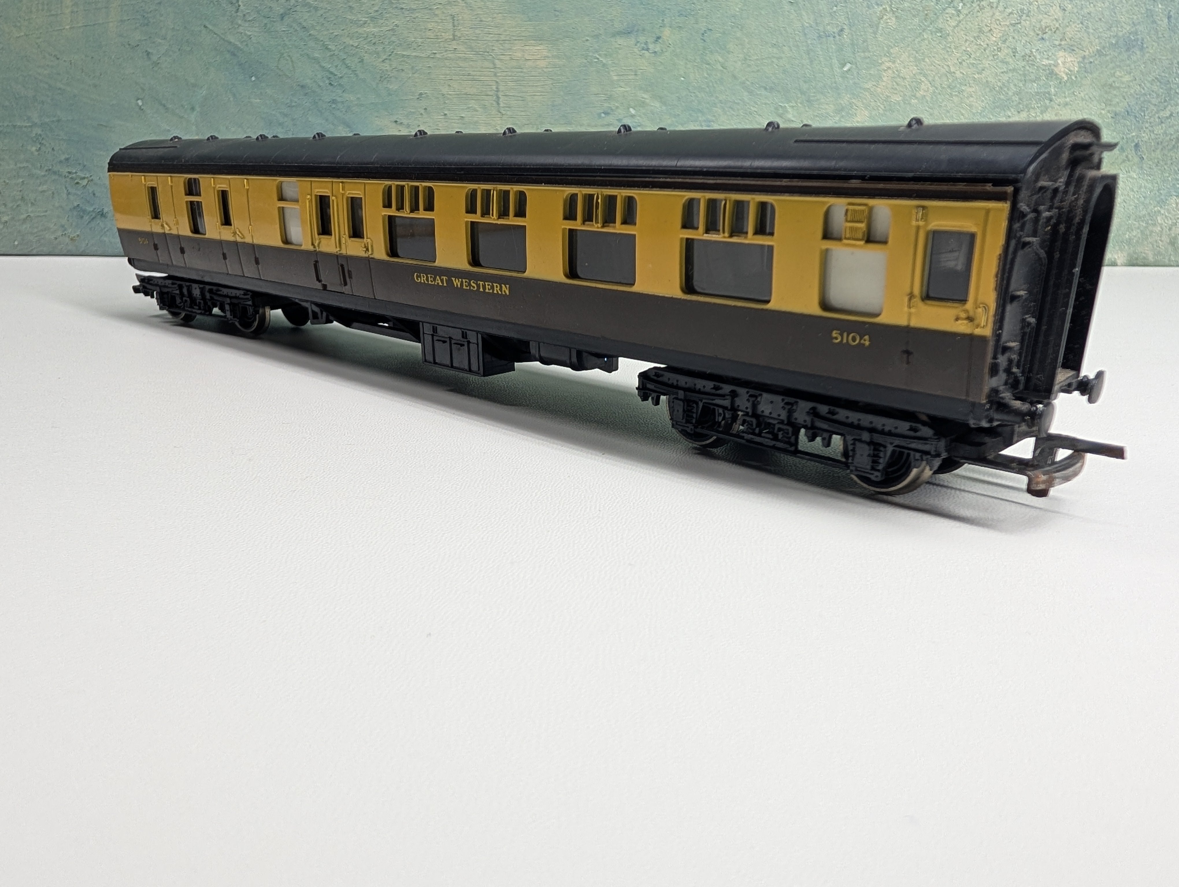 USED Hornby HO Scale 3rd Class Brake Coach Passenger Car Great Western 5104