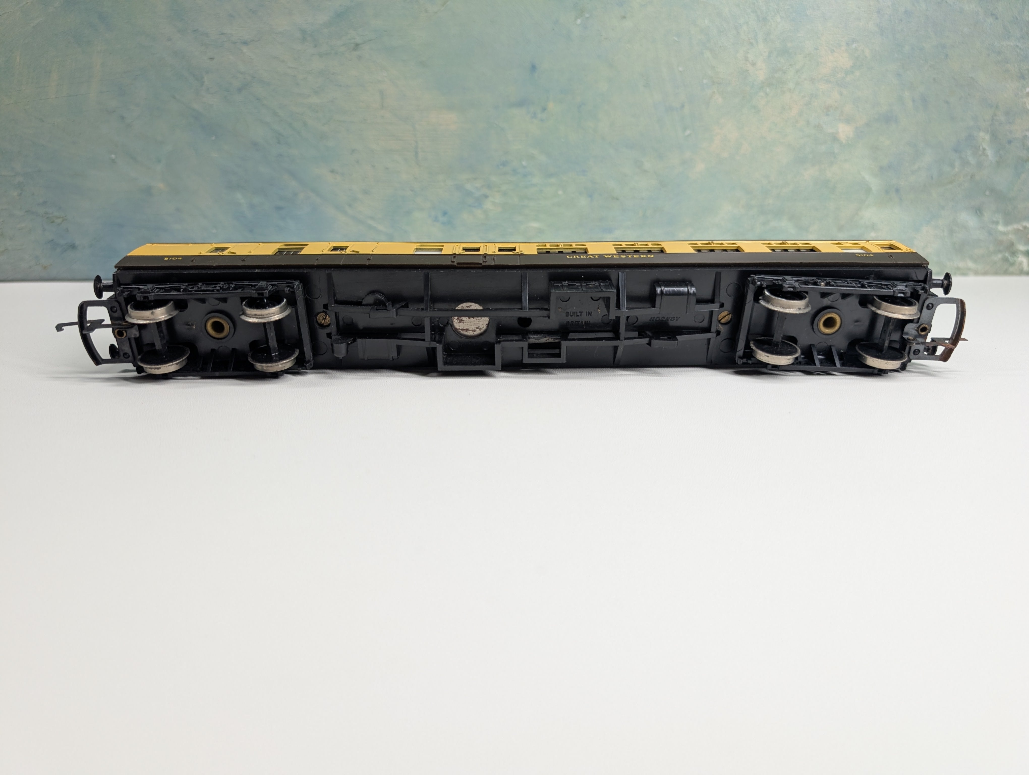 USED Hornby HO Scale 3rd Class Brake Coach Passenger Car Great Western 5104