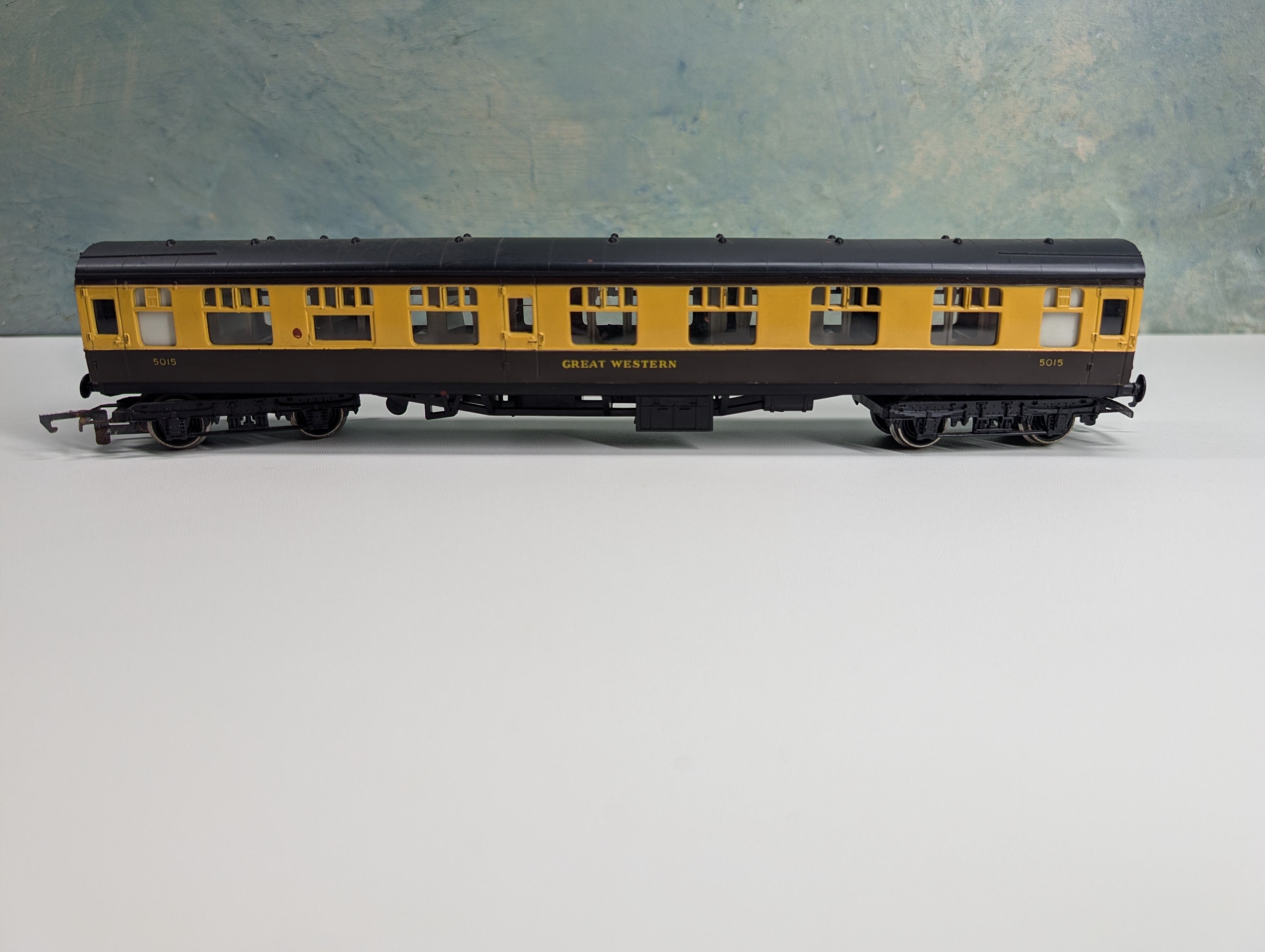 USED Hornby HO Scale Composite Coach Passenger Car Great Western 5105