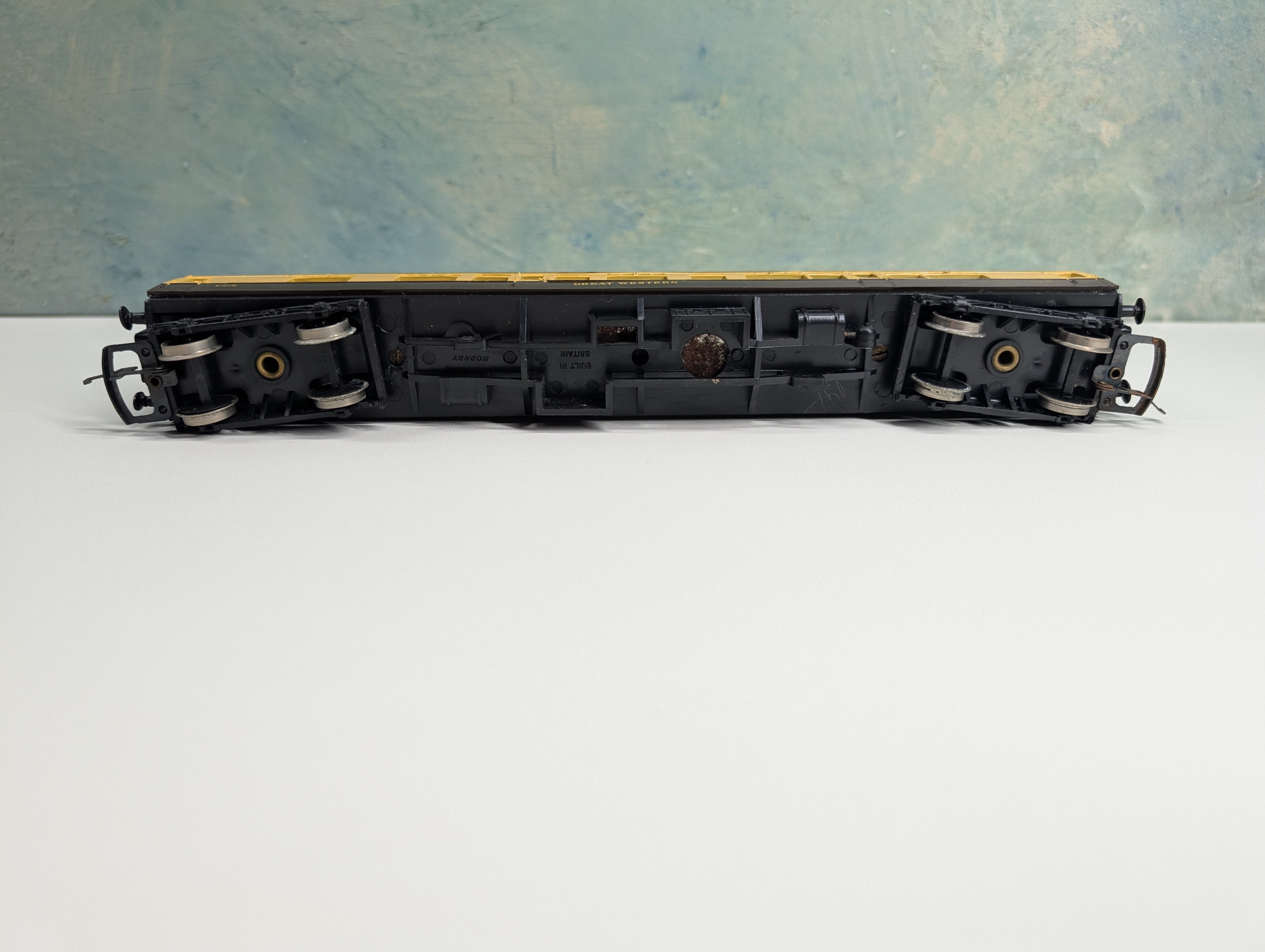 USED Hornby HO Scale Composite Coach Passenger Car Great Western 5105