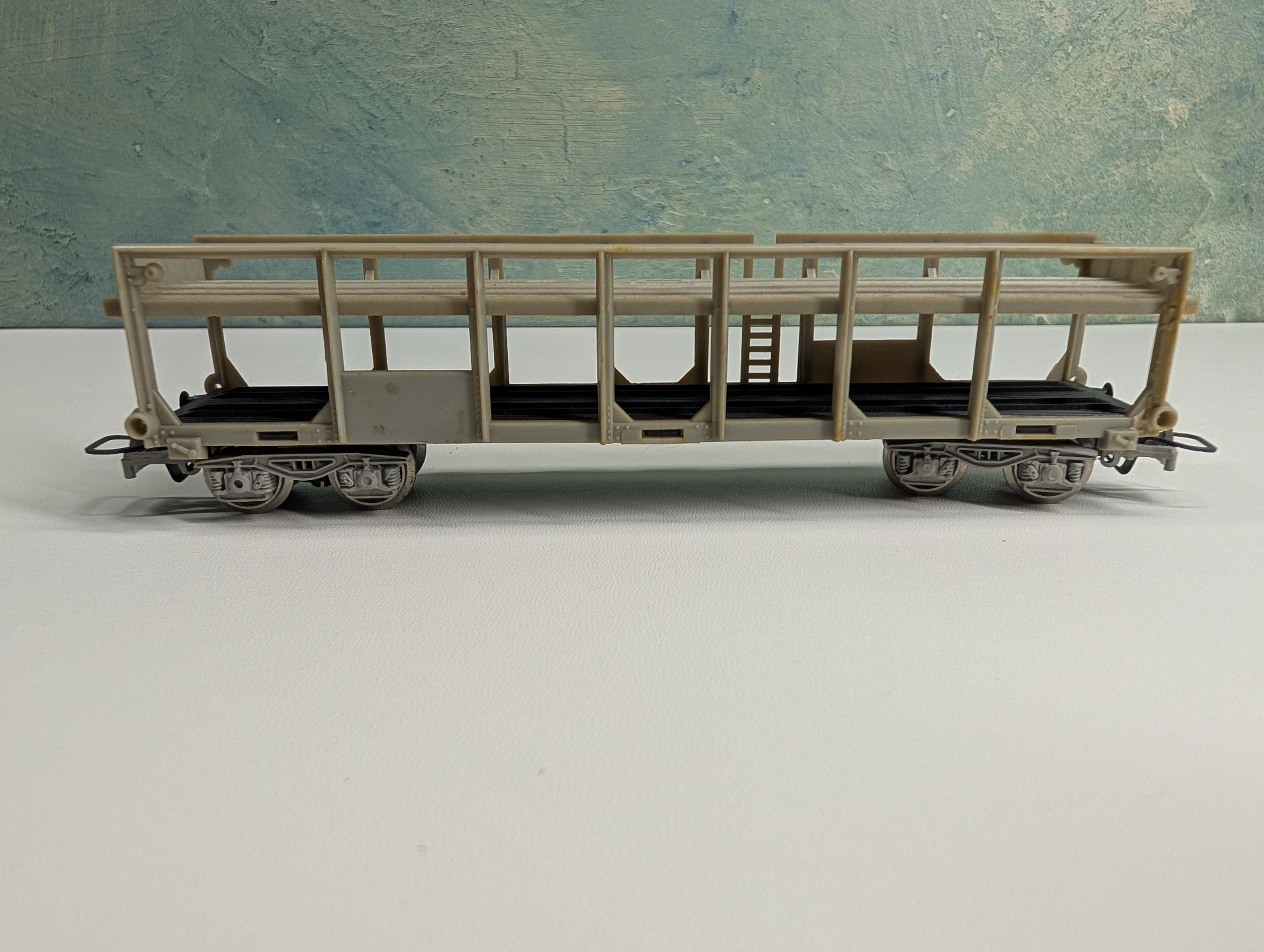 USED Jouef HO Scale Auto Transport Wagon, Auto Carrier w/ 5 Vehicles