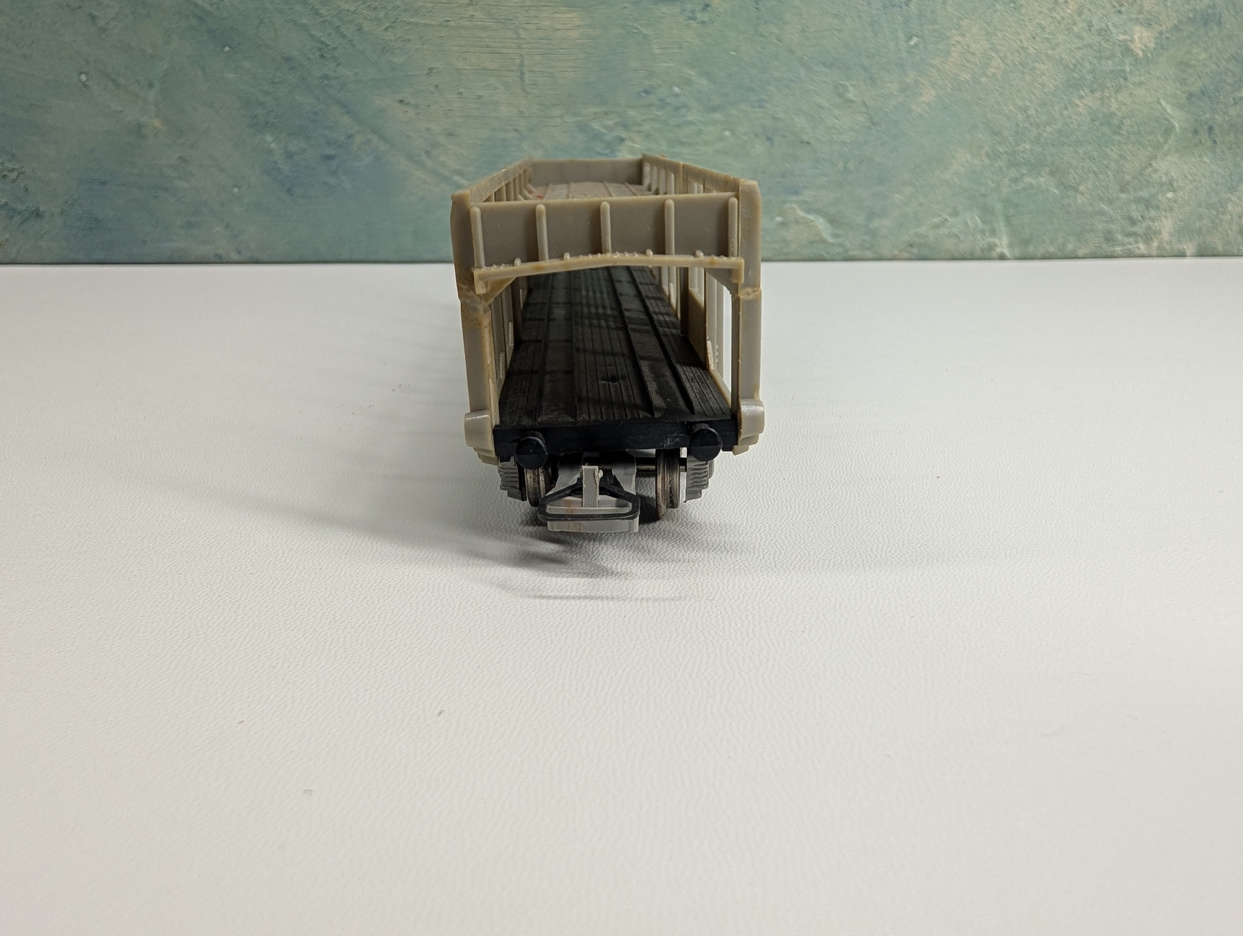 USED Jouef HO Scale Auto Transport Wagon, Auto Carrier w/ 5 Vehicles