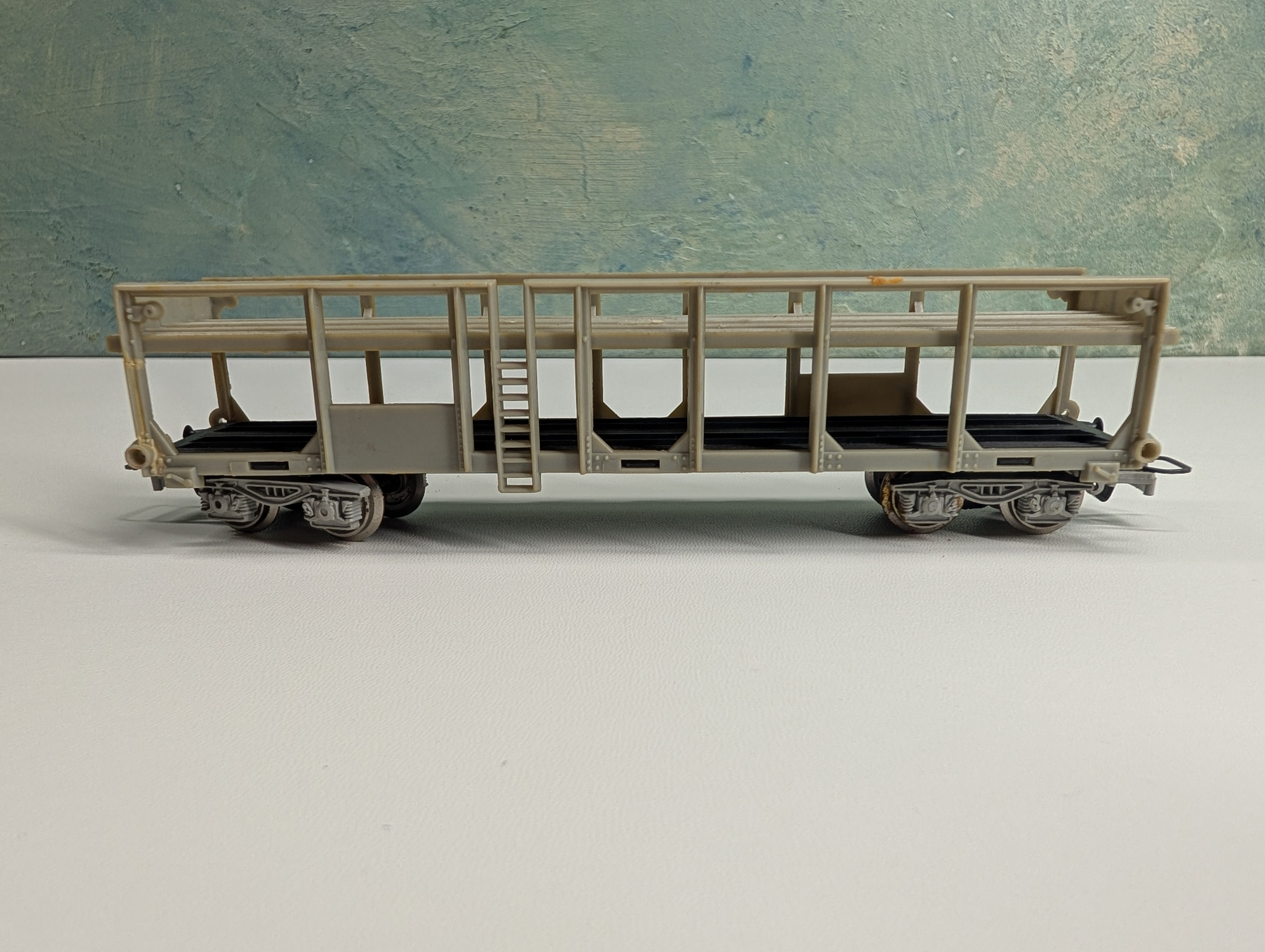 USED Jouef HO Scale Auto Transport Wagon, Auto Carrier w/ 5 Vehicles