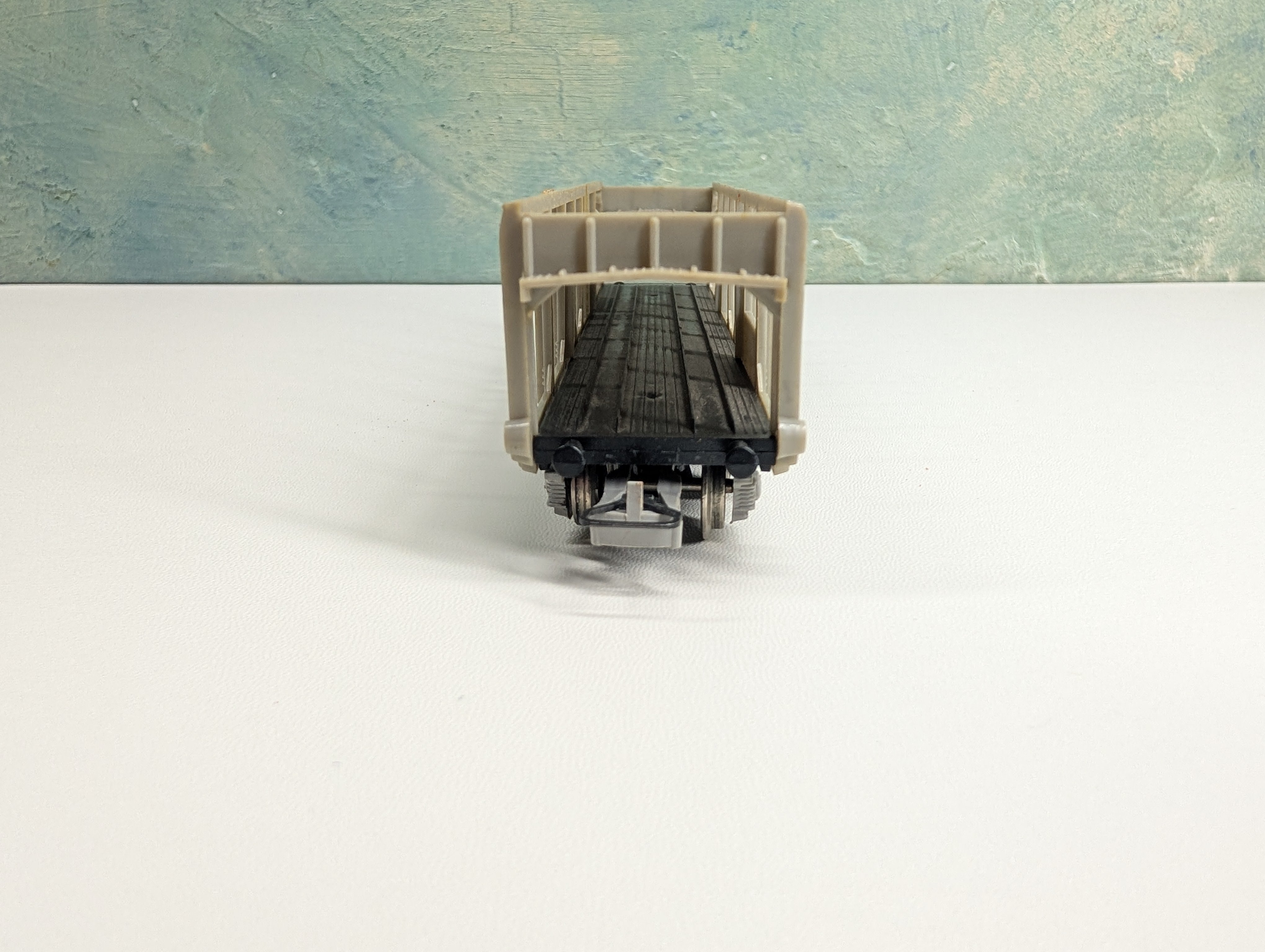 USED Jouef HO Scale Auto Transport Wagon, Auto Carrier w/ 5 Vehicles