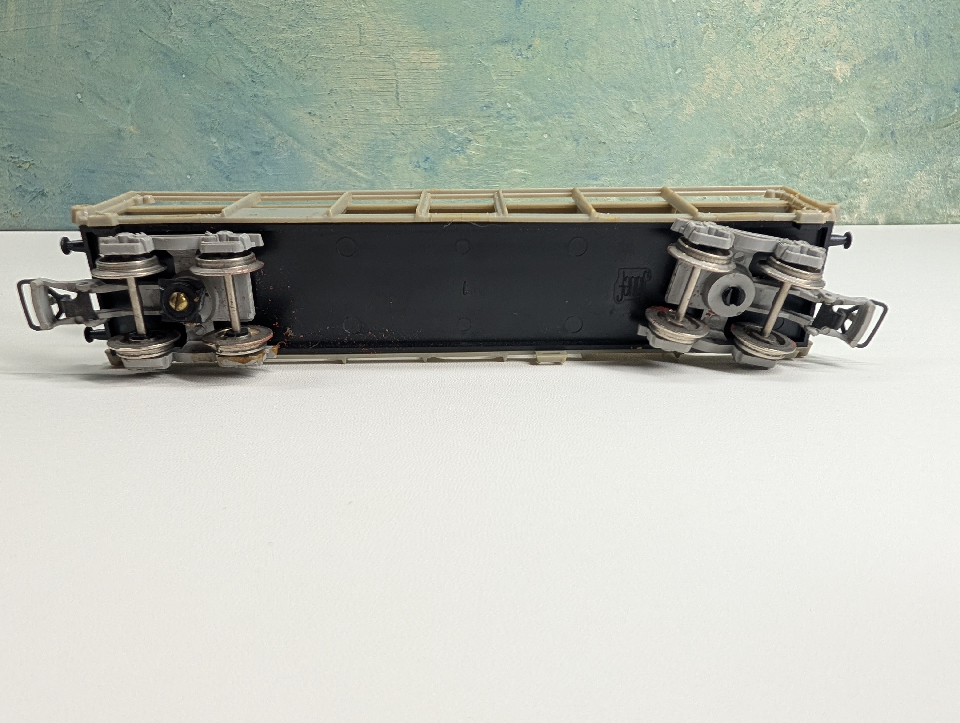 USED Jouef HO Scale Auto Transport Wagon, Auto Carrier w/ 5 Vehicles