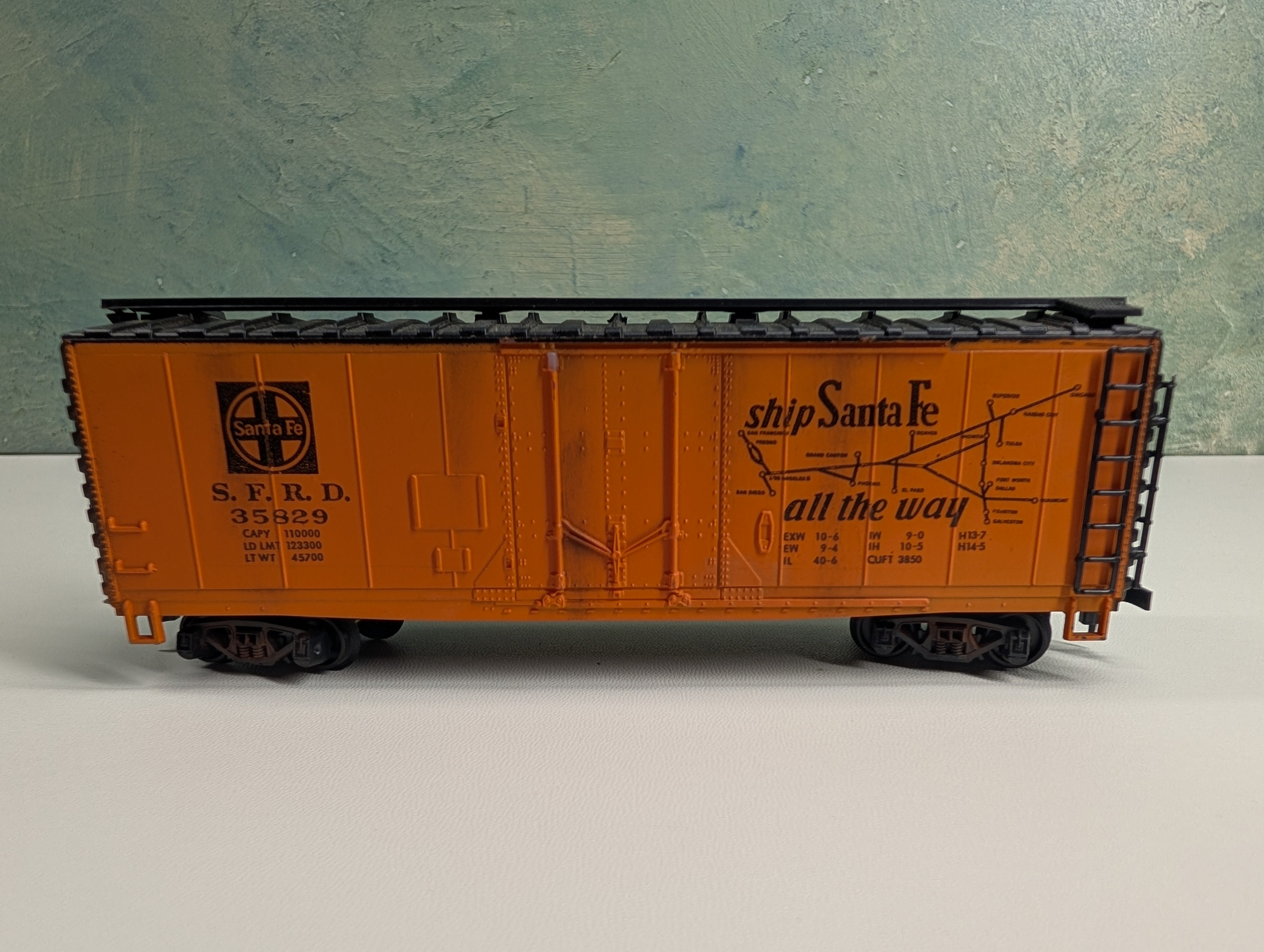 USED Roco HO Scale 40' Reefer Santa Fe SFRD #35829 Weathered