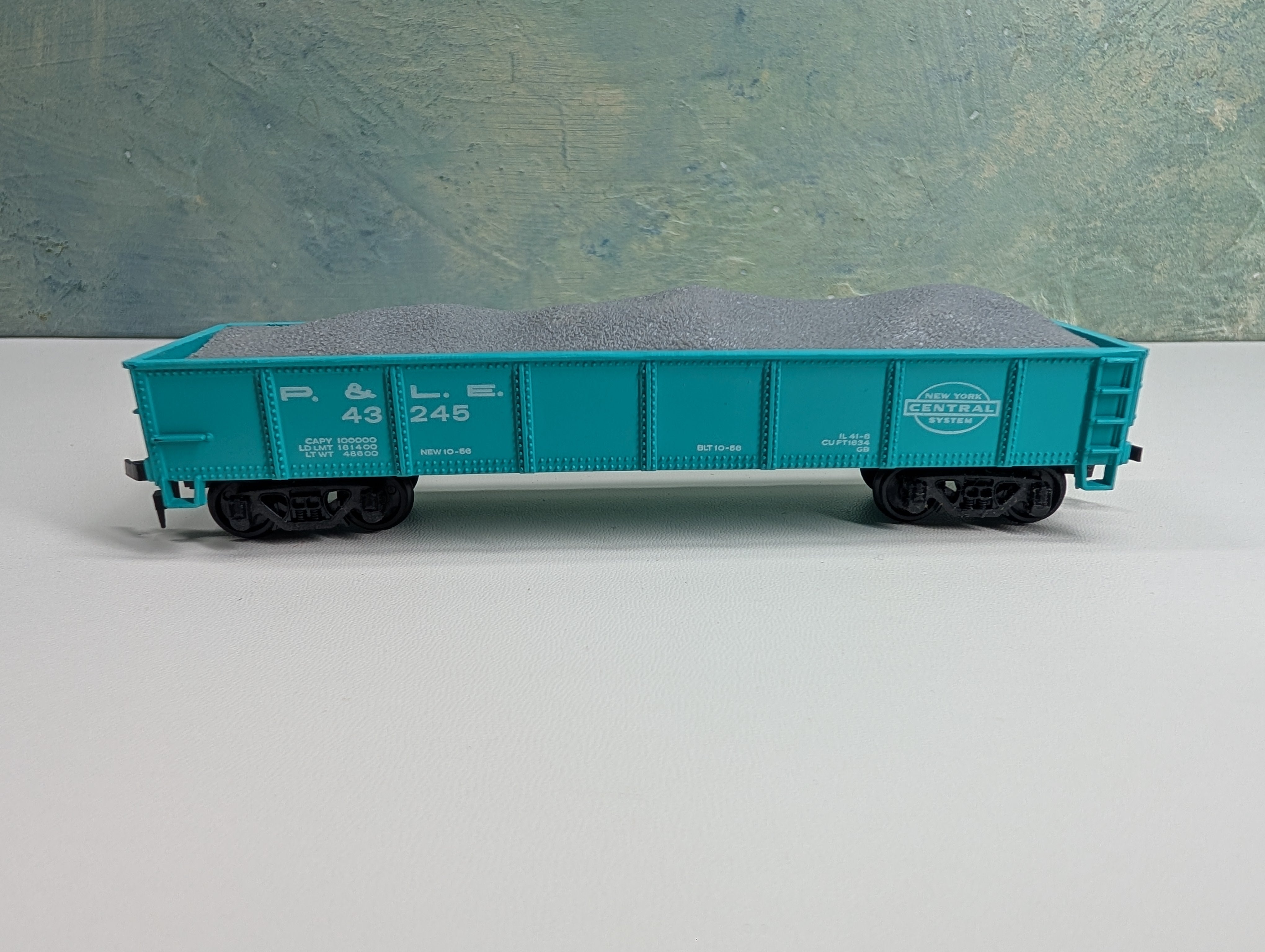USED AHM HO Scale Gondola w/ Load Pittsburgh and Lake Erie P&LE #43245