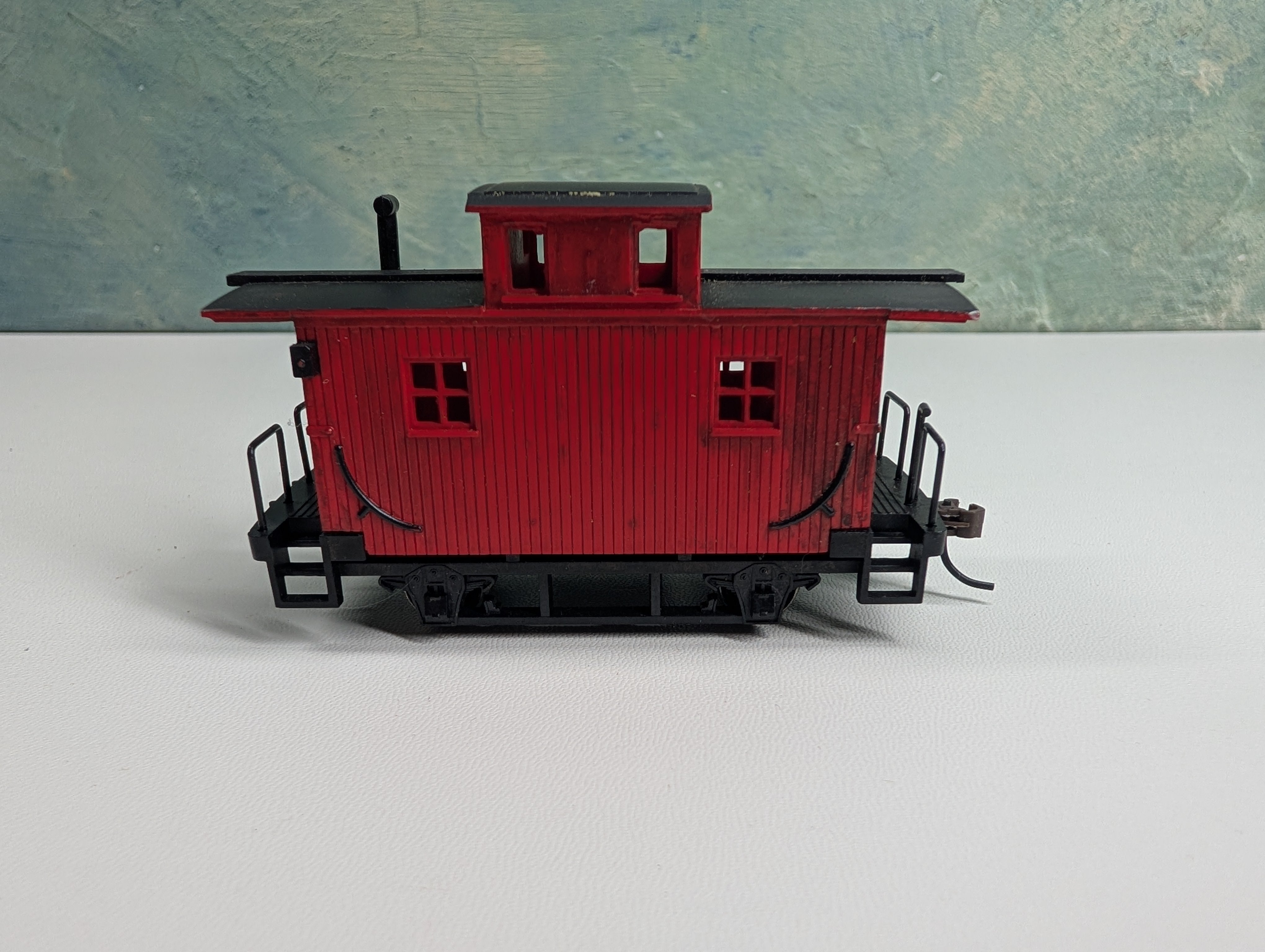 USED Bachmann HO Scale Weathered Bobber Caboose, Unlettered