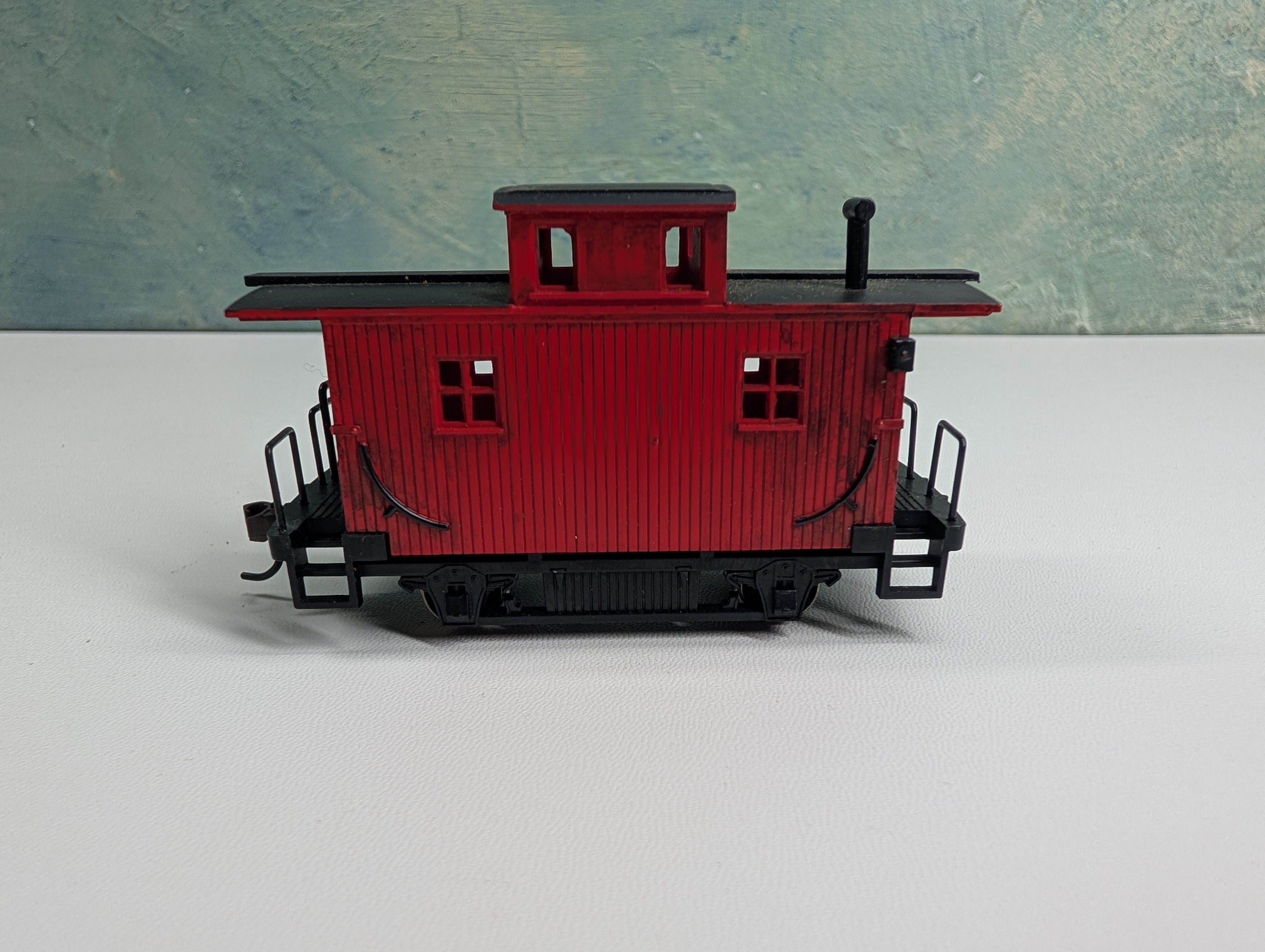 USED Bachmann HO Scale Weathered Bobber Caboose, Unlettered