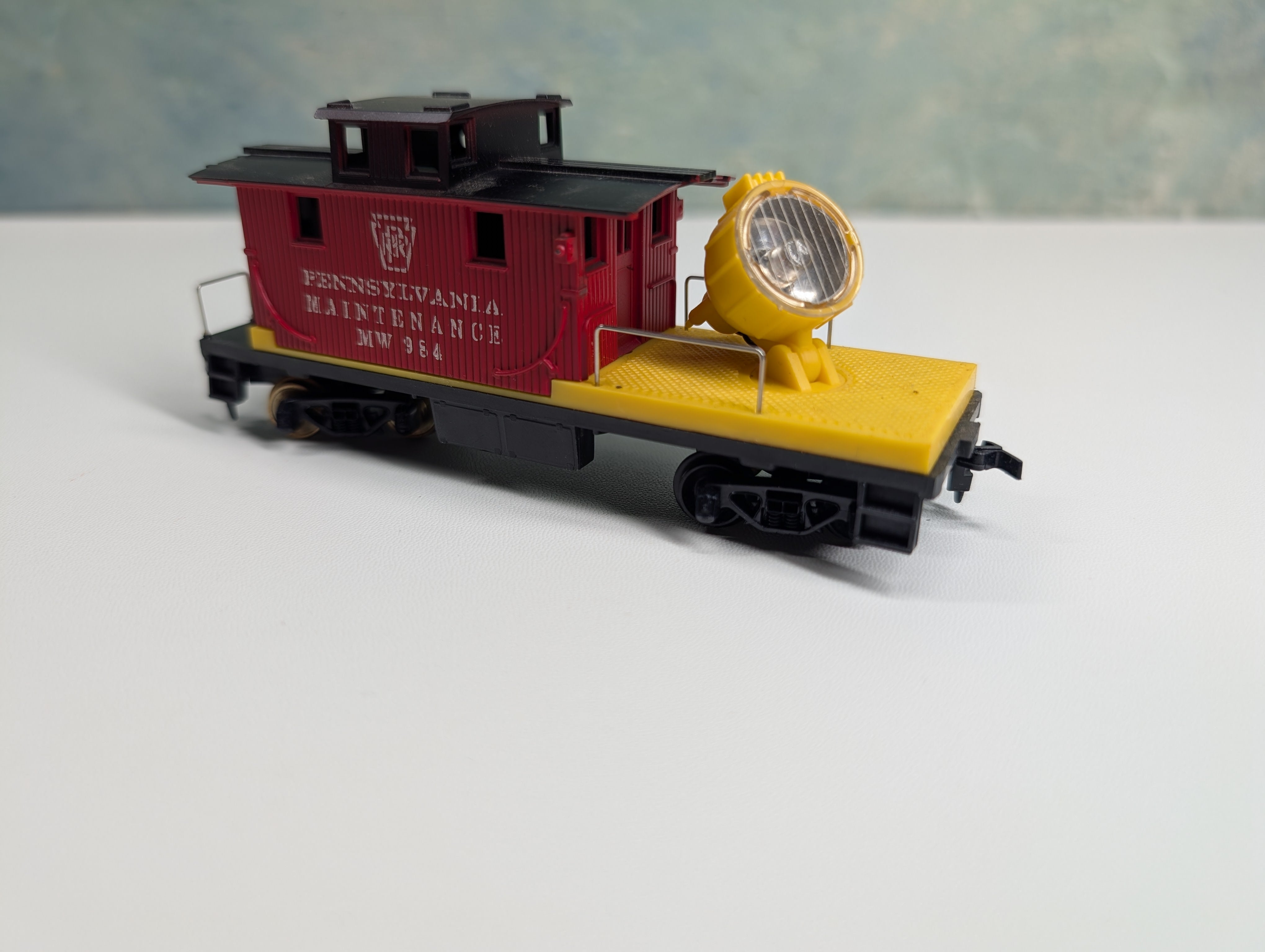 USED Tyco HO Scale Workman Caboose Pennsylvania MW #984