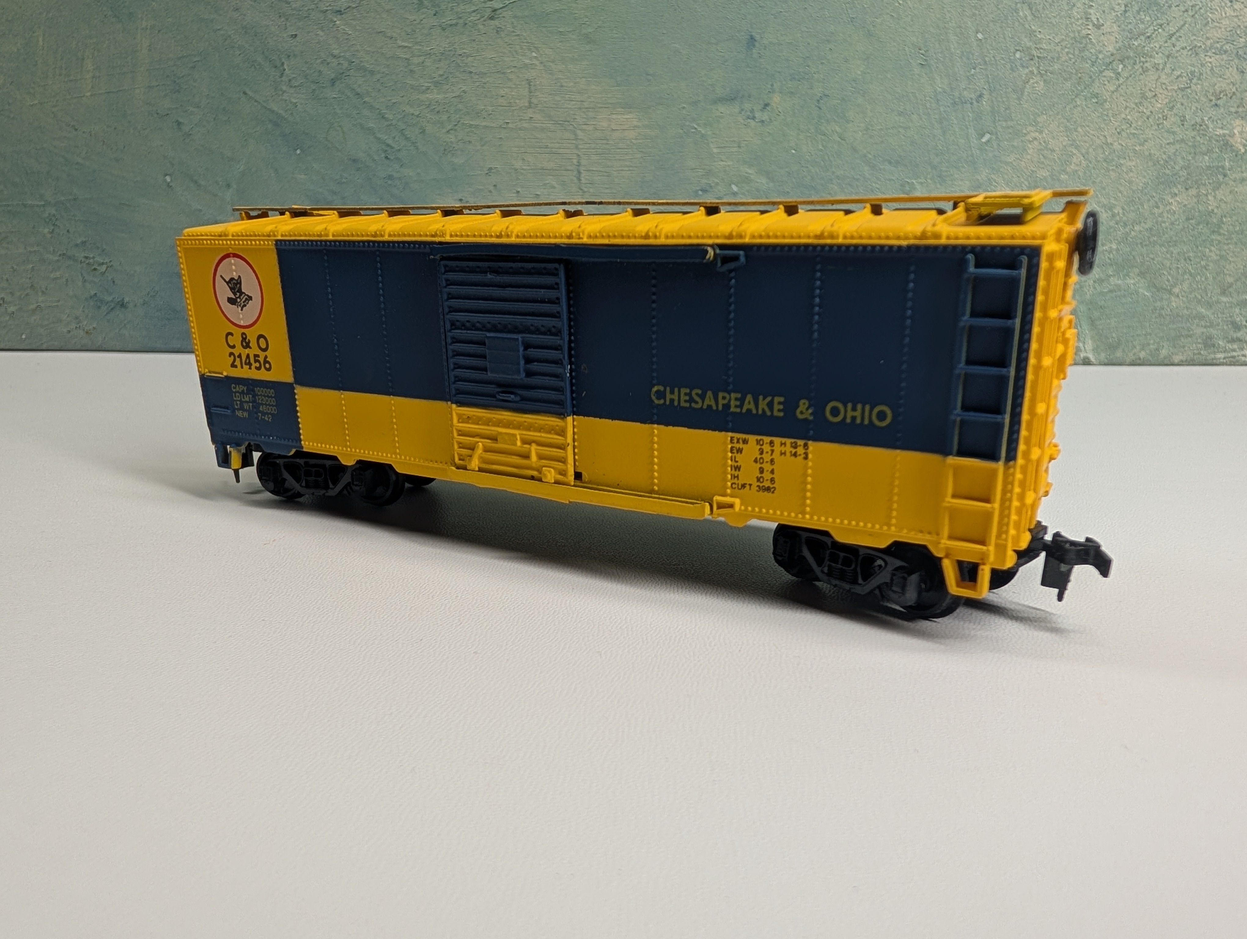 USED AHM HO Scale 40' Box Car Chesapeake and Ohio C&O #21456 Chessie