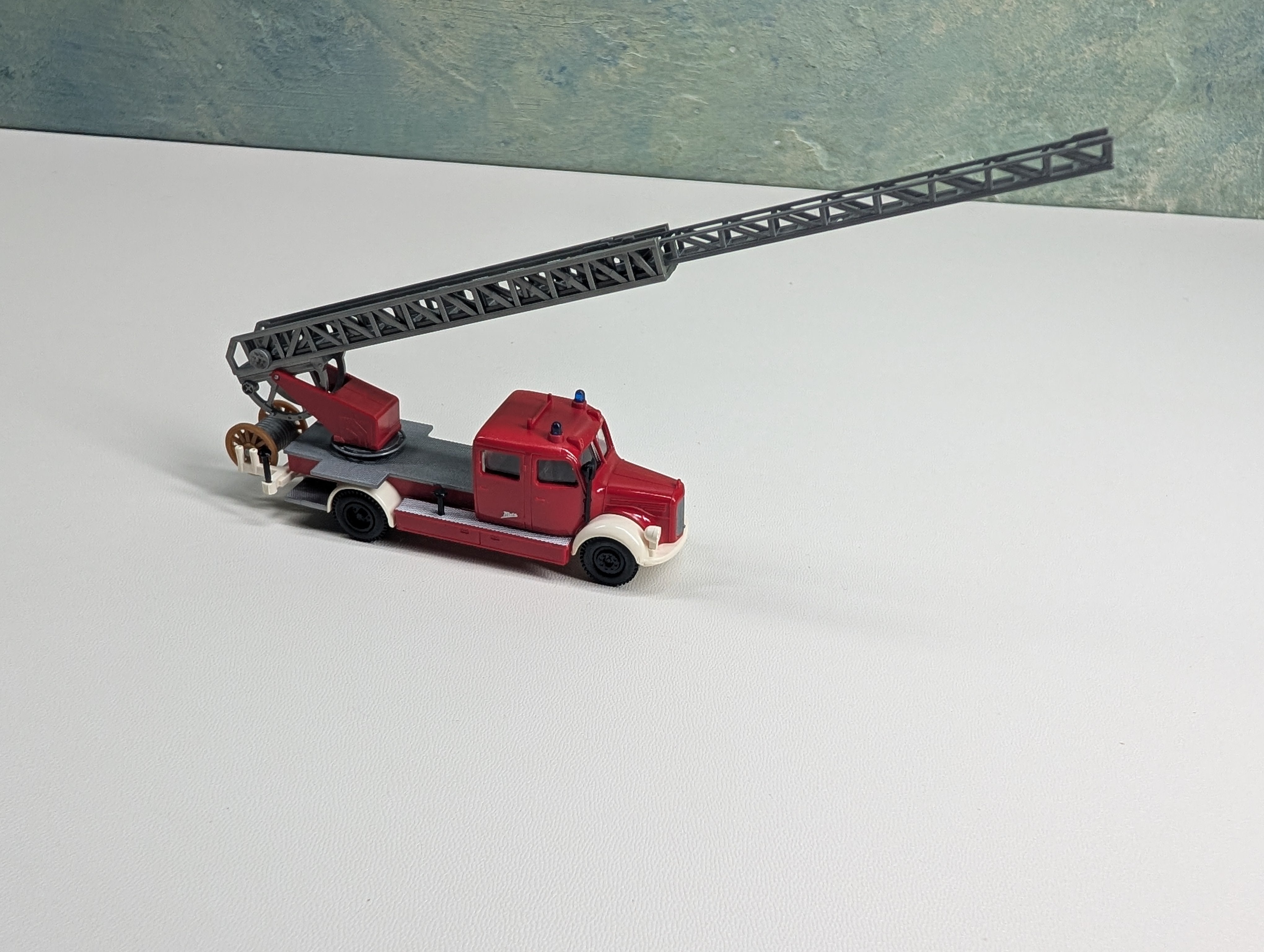 USED Brekina HO Scale Fire Brigade Ladder Rescue Truck with White Detail
