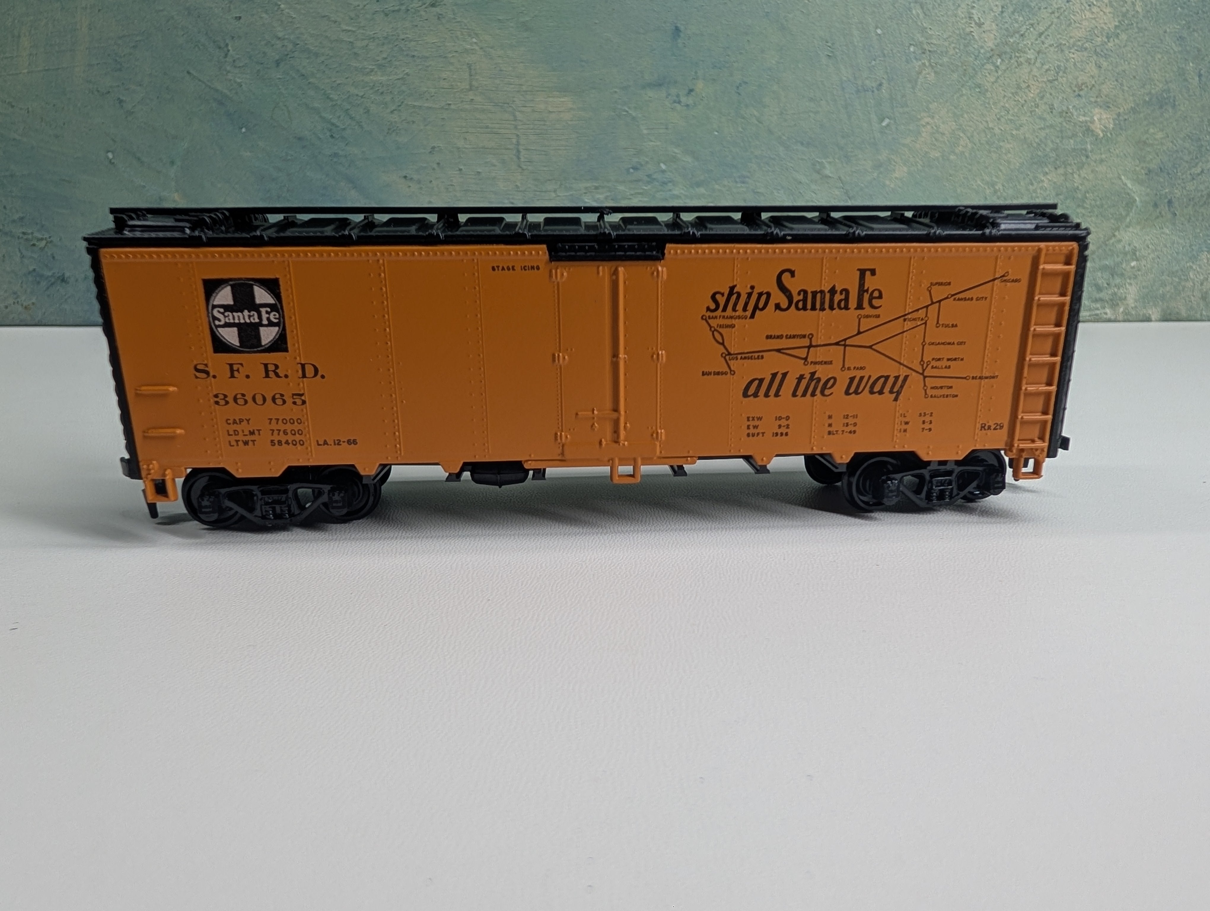USED Athearn HO Scale 40' Reefer Santa Fe SFRD #36065