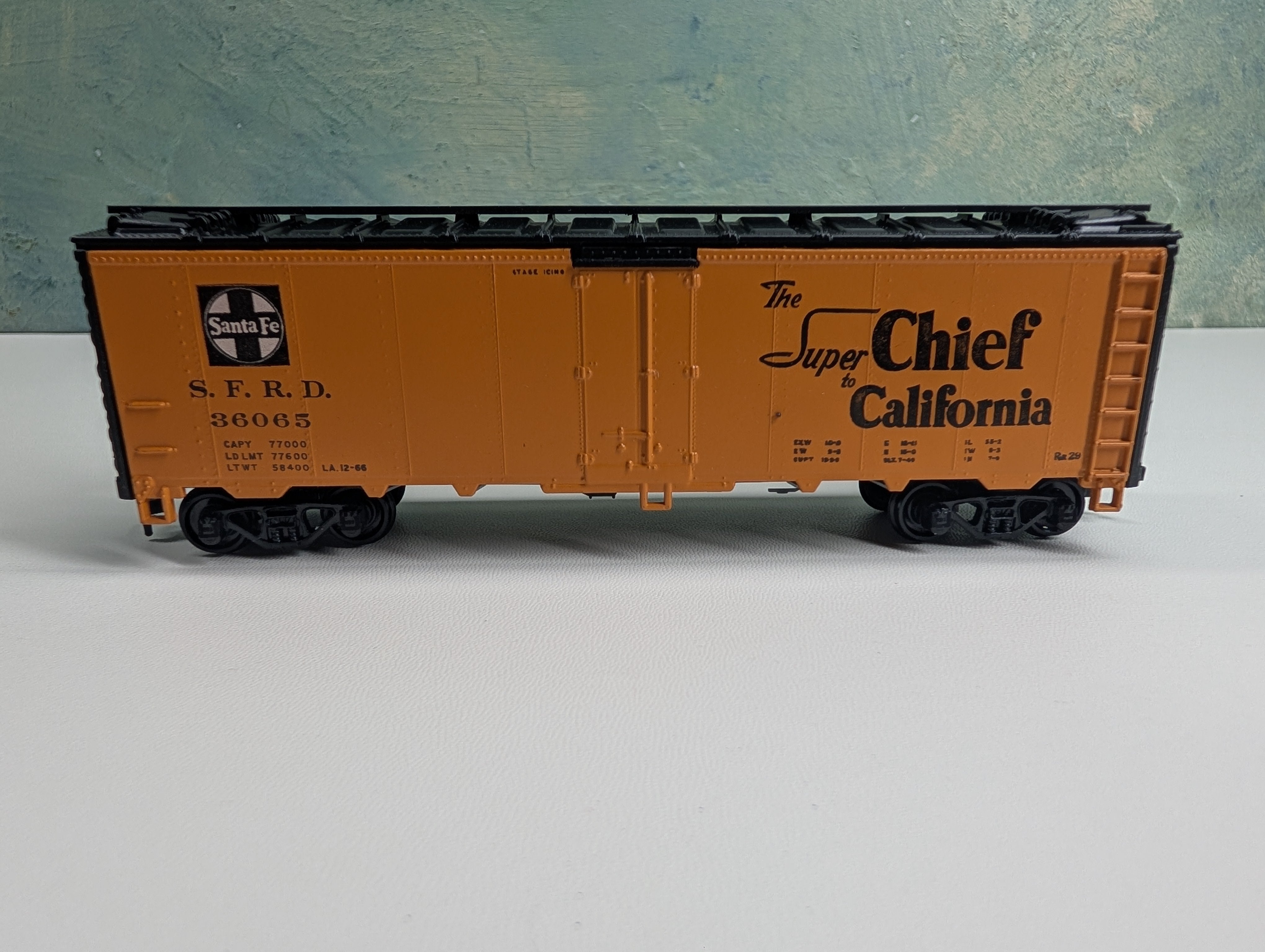 USED Athearn HO Scale 40' Reefer Santa Fe SFRD #36065