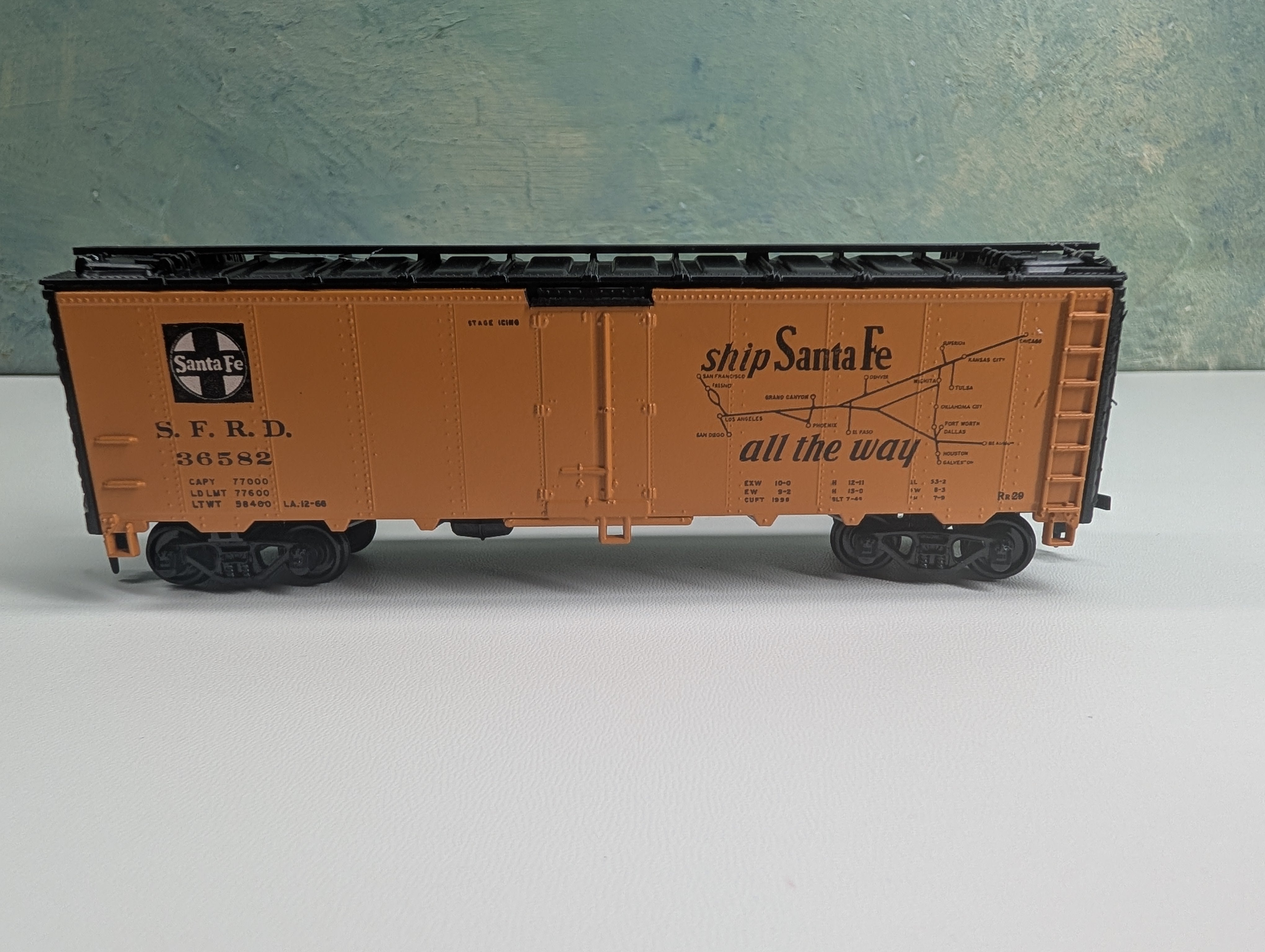 USED Athearn HO Scale 40' Reefer Santa Fe SFRD #36582