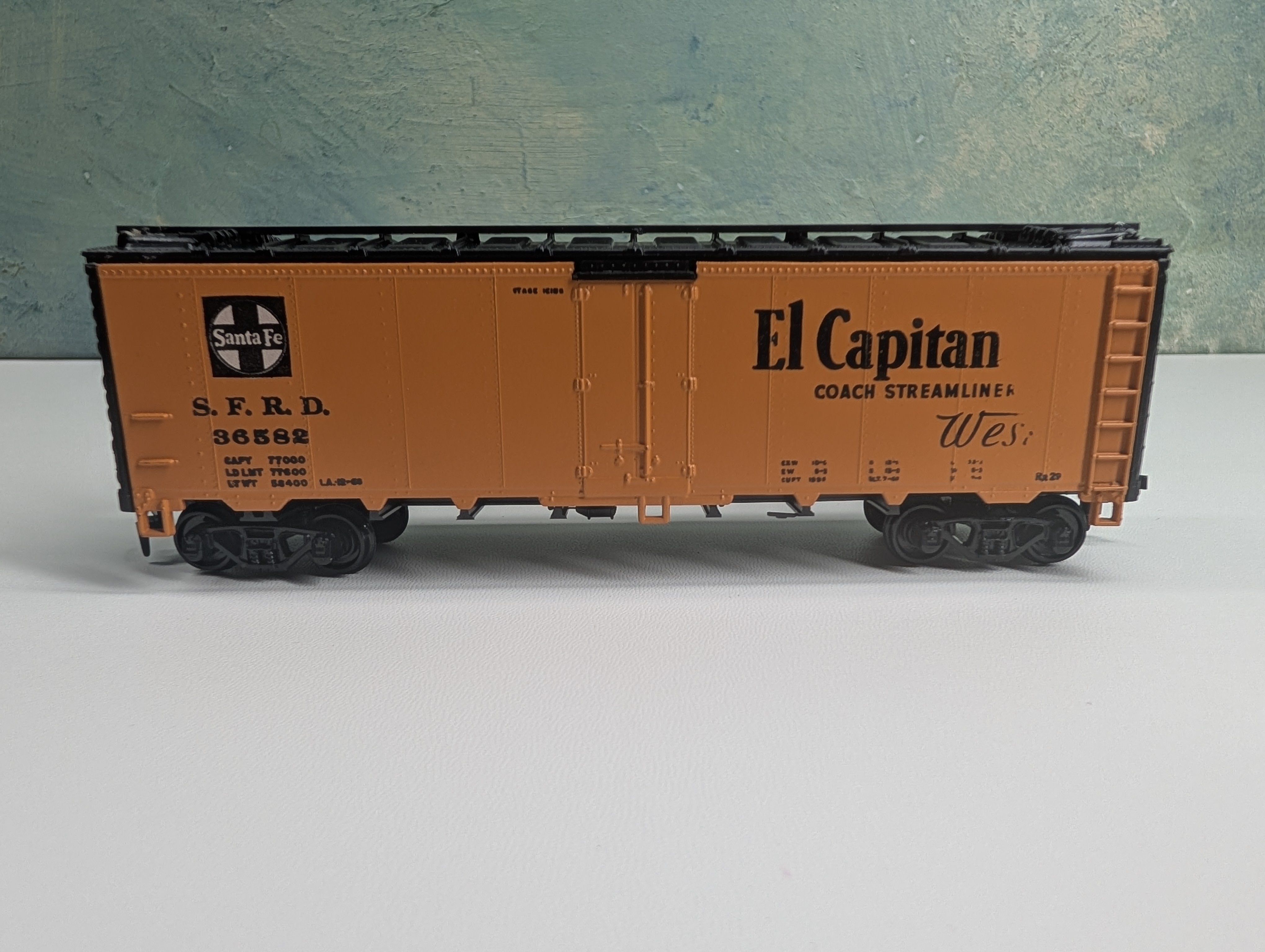 USED Athearn HO Scale 40' Reefer Santa Fe SFRD #36582