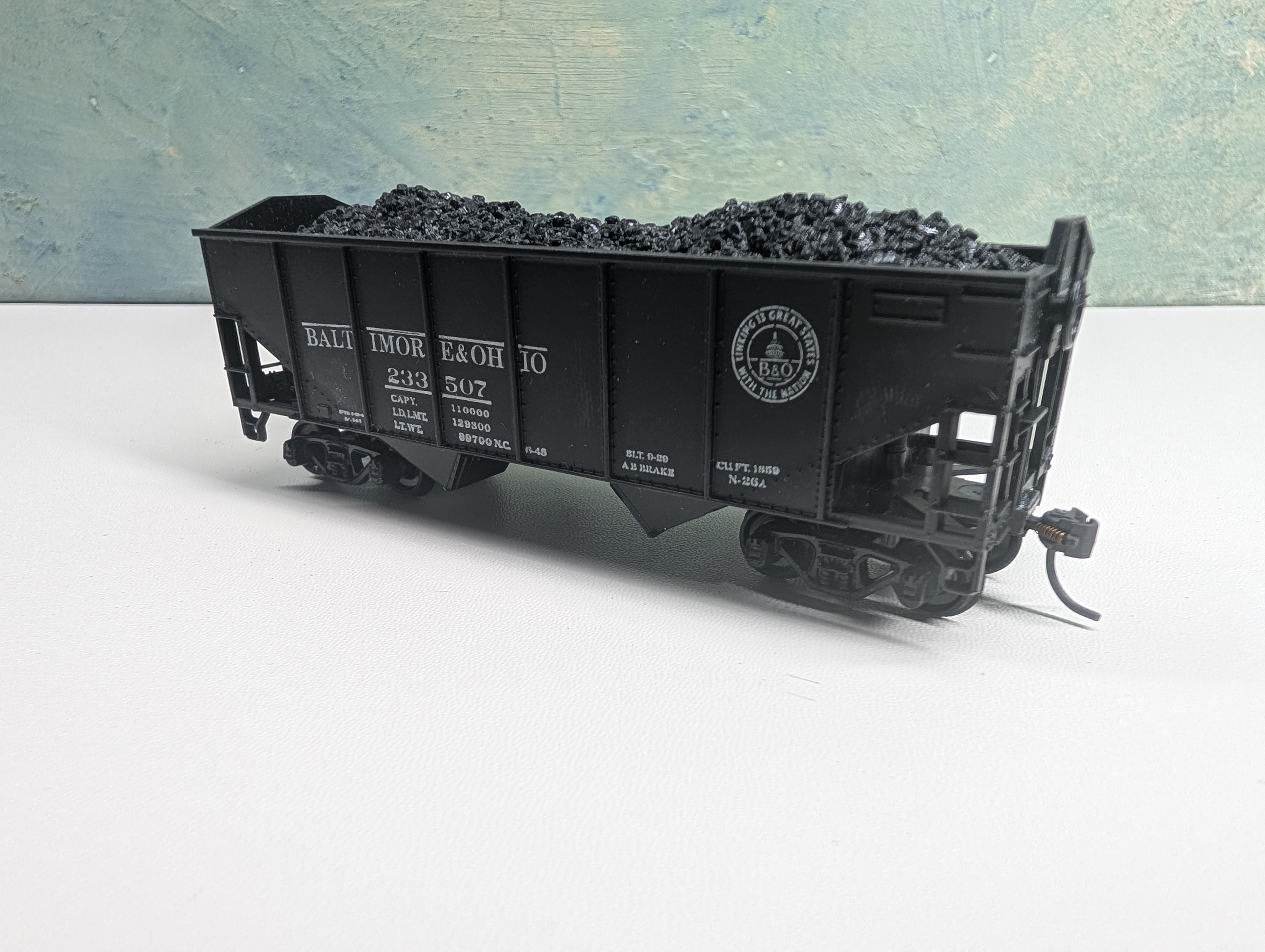 USED Athearn HO Scale 34' Open Hopper w/ Coal Load Baltimore and Ohio B&O #233507