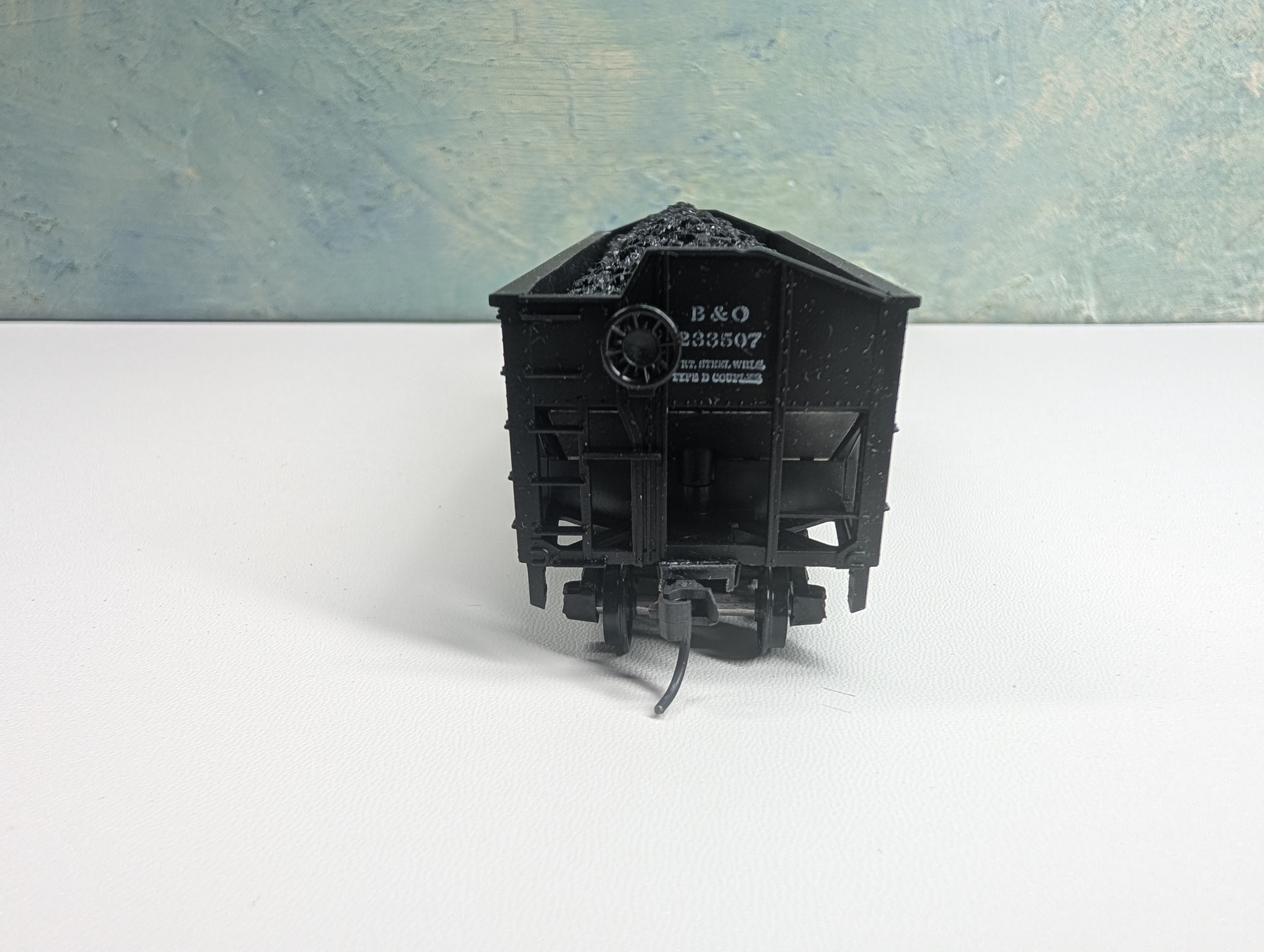 USED Athearn HO Scale 34' Open Hopper w/ Coal Load Baltimore and Ohio B&O #233507