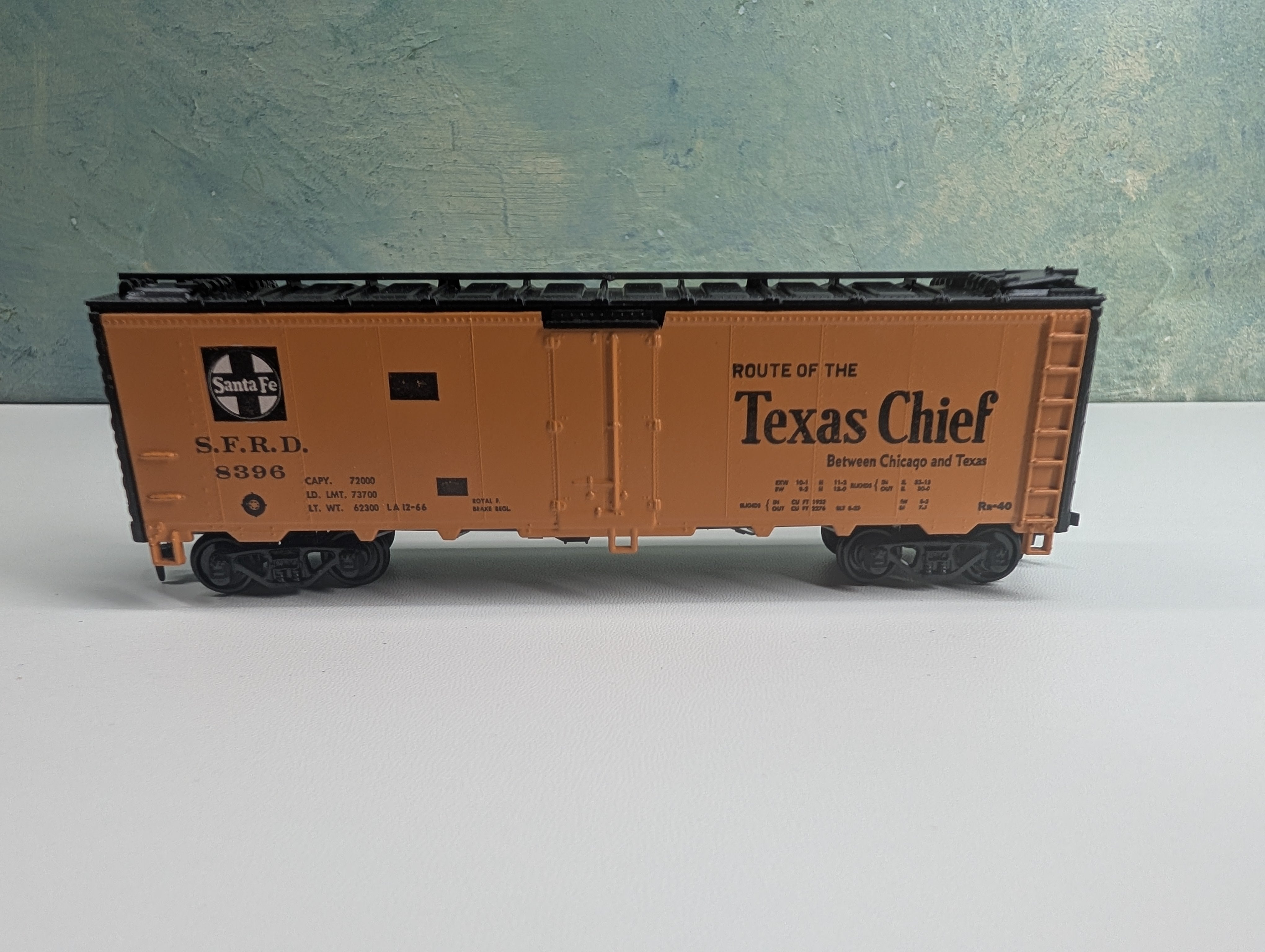 USED Athearn HO Scale 40' Reefer Santa Fe SFRD #8396