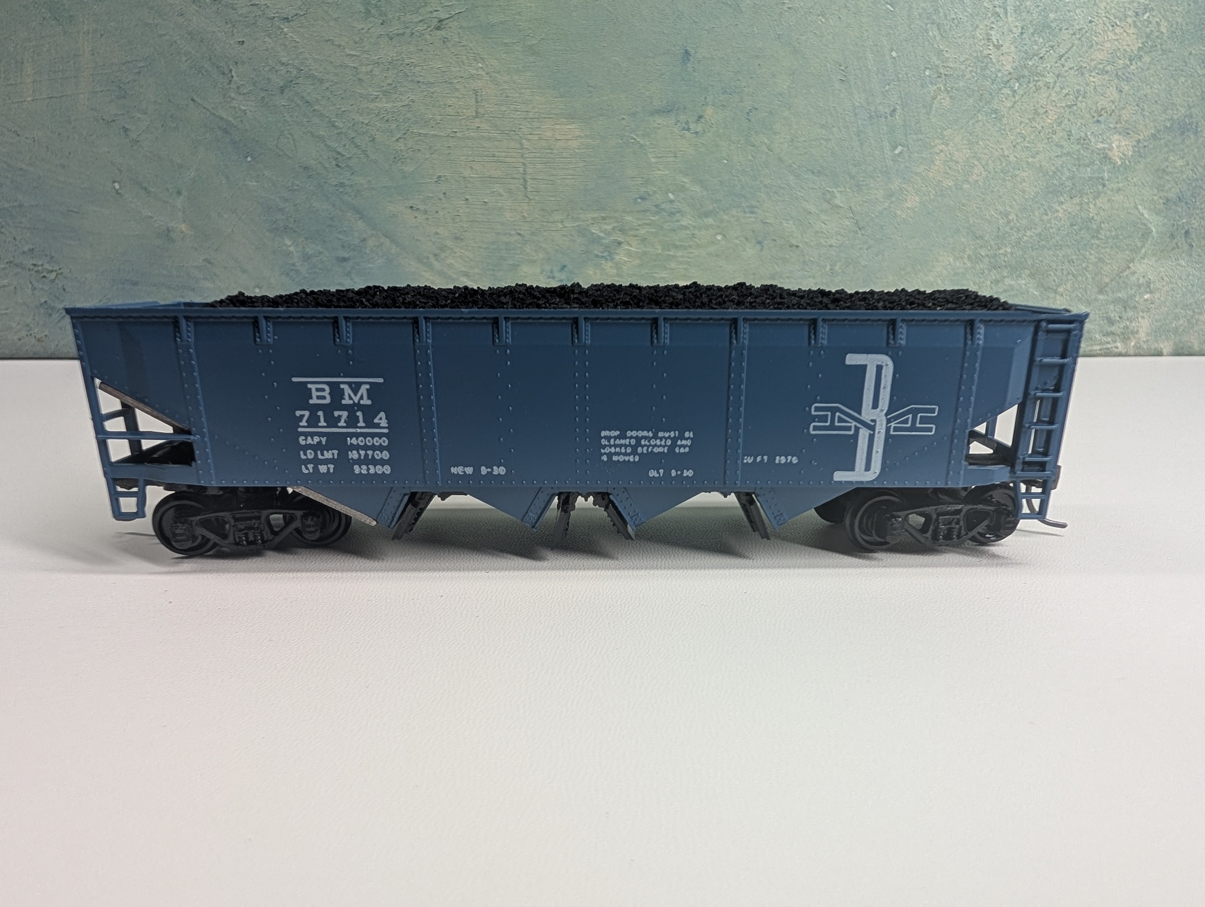 USED Athearn HO Scale Quad Hopper w/ Coal Load Boston and Maine BM #71714