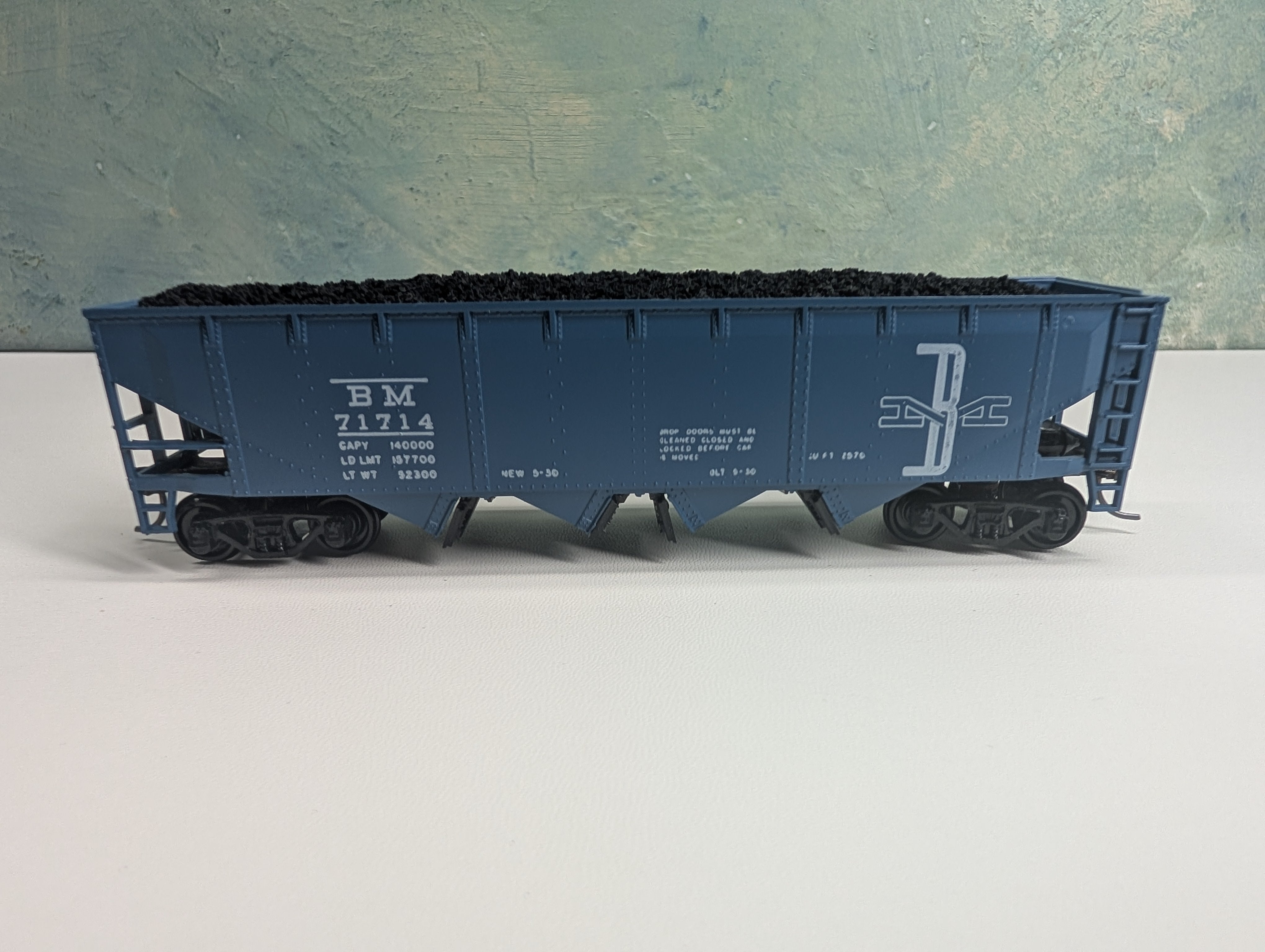 USED Athearn HO Scale Quad Hopper w/ Coal Load Boston and Maine BM #71714