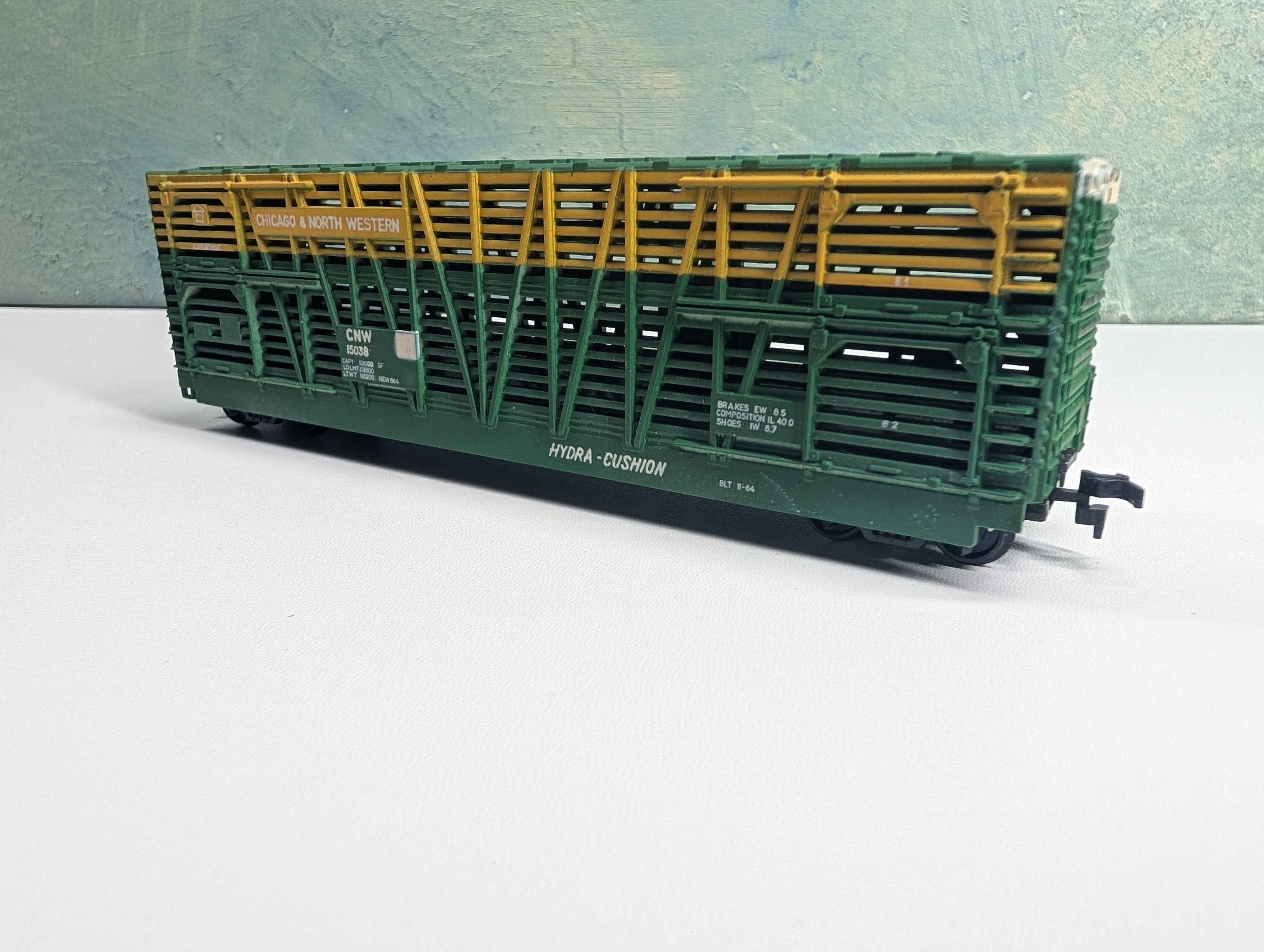USED HO Scale Hydra Cushion Cattle Stock Car Chicago & North Western CNW #15038