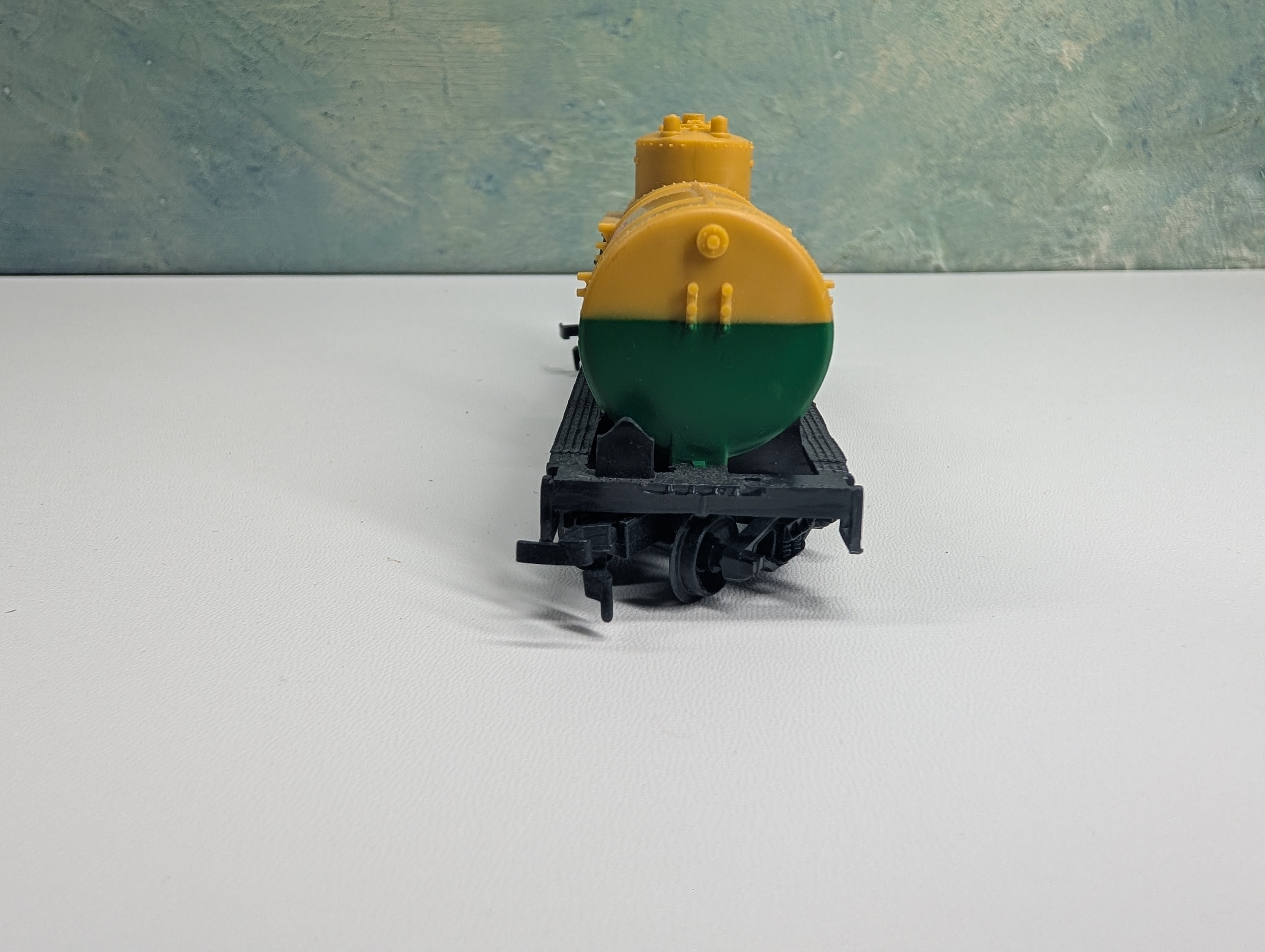 USED Life-Like HO Scale Single Dome Tank Car DuPont DUPX #2679