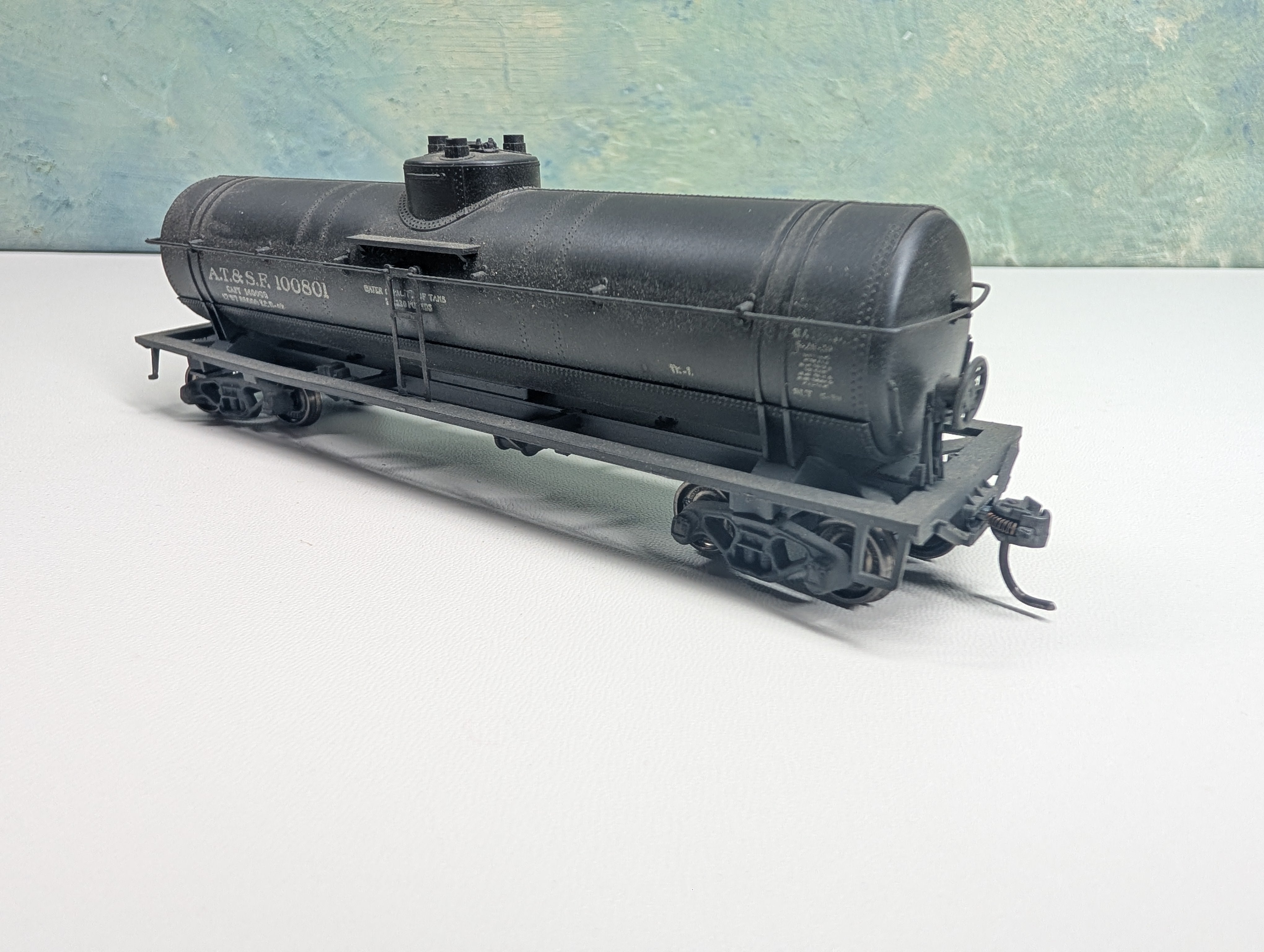 USED Athearn HO Scale Single Dome Tank Car Santa Fe ATSF #100801 Weathered, Metal Wheels