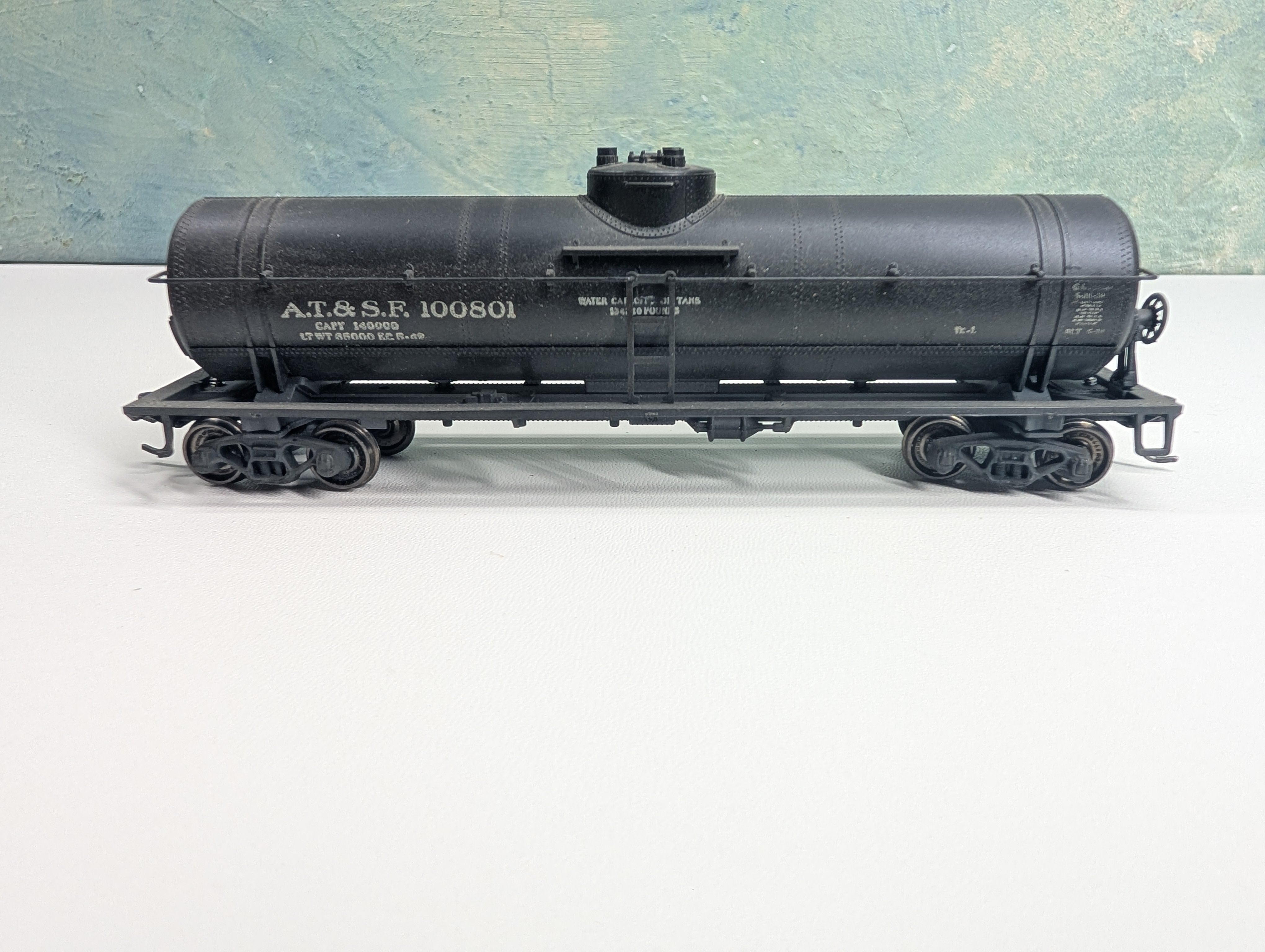 USED Athearn HO Scale Single Dome Tank Car Santa Fe ATSF #100801 Weathered, Metal Wheels