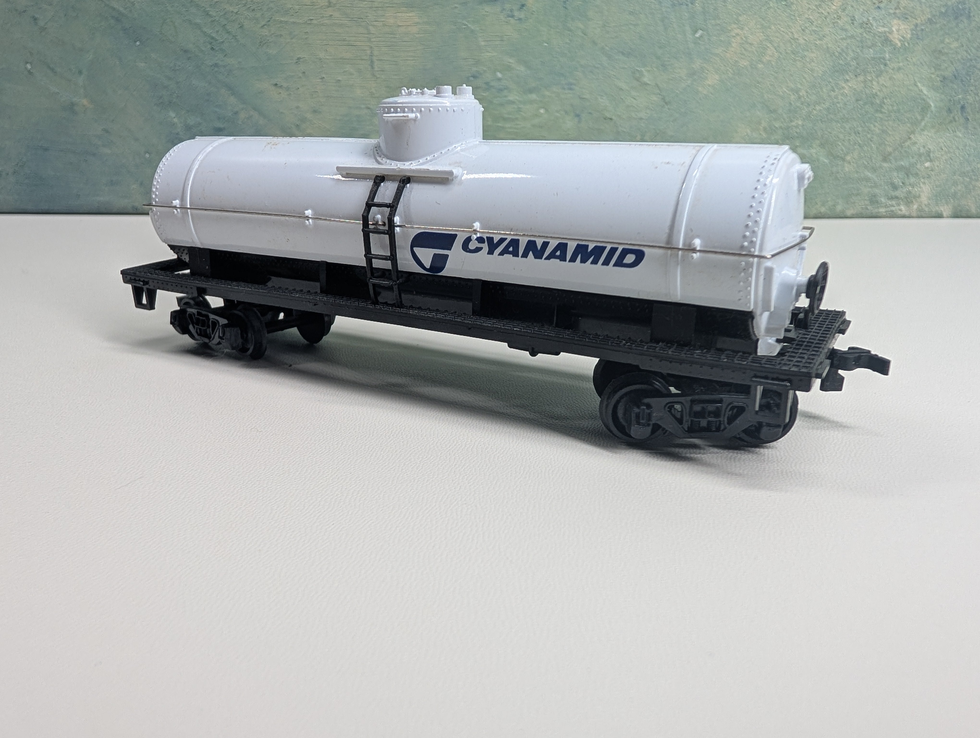 USED Bachmann HO Scale Single Dome Tank Car Cyanamid