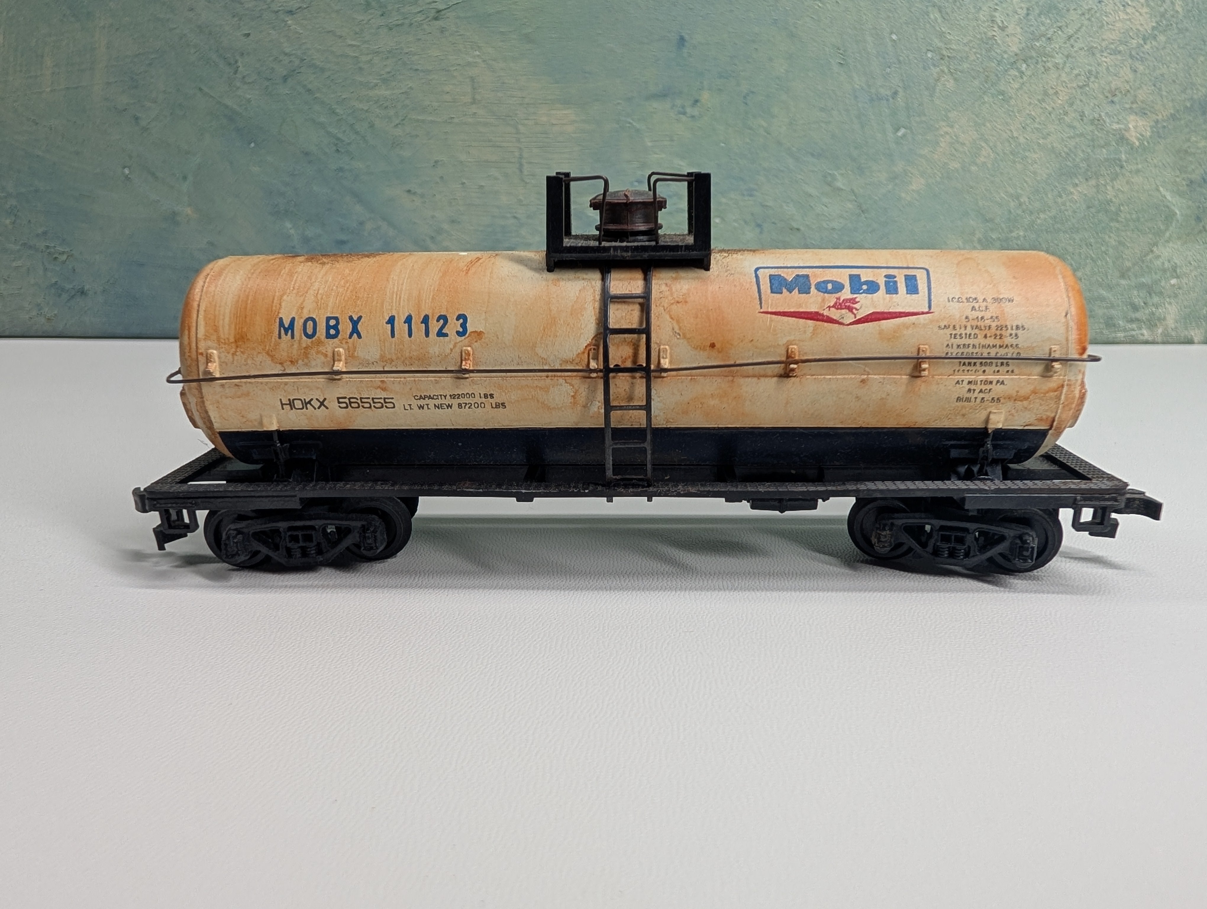 USED HO Scale Weathered Tank Car Mobil MOBX #11123