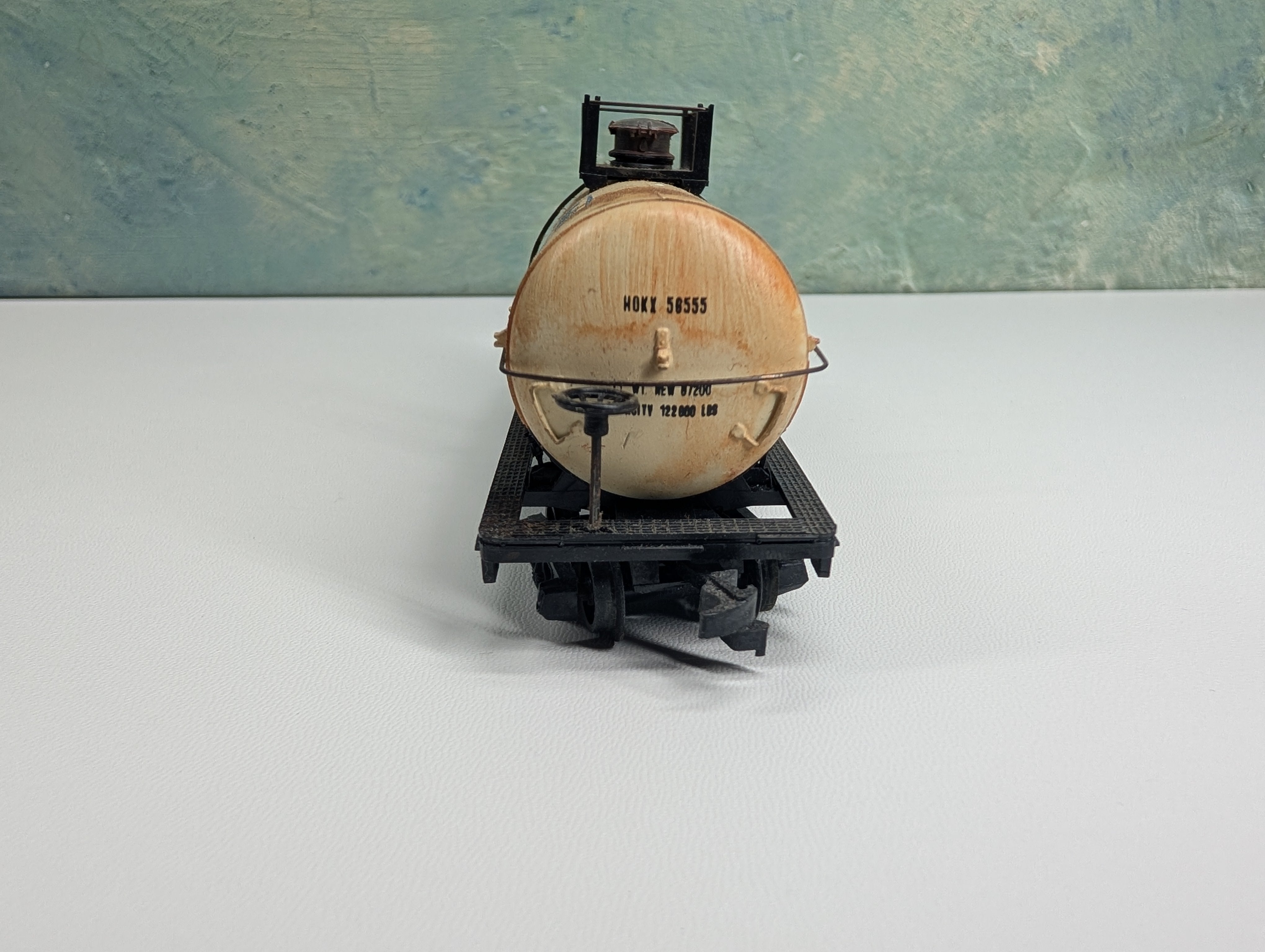 USED HO Scale Weathered Tank Car Mobil MOBX #11123