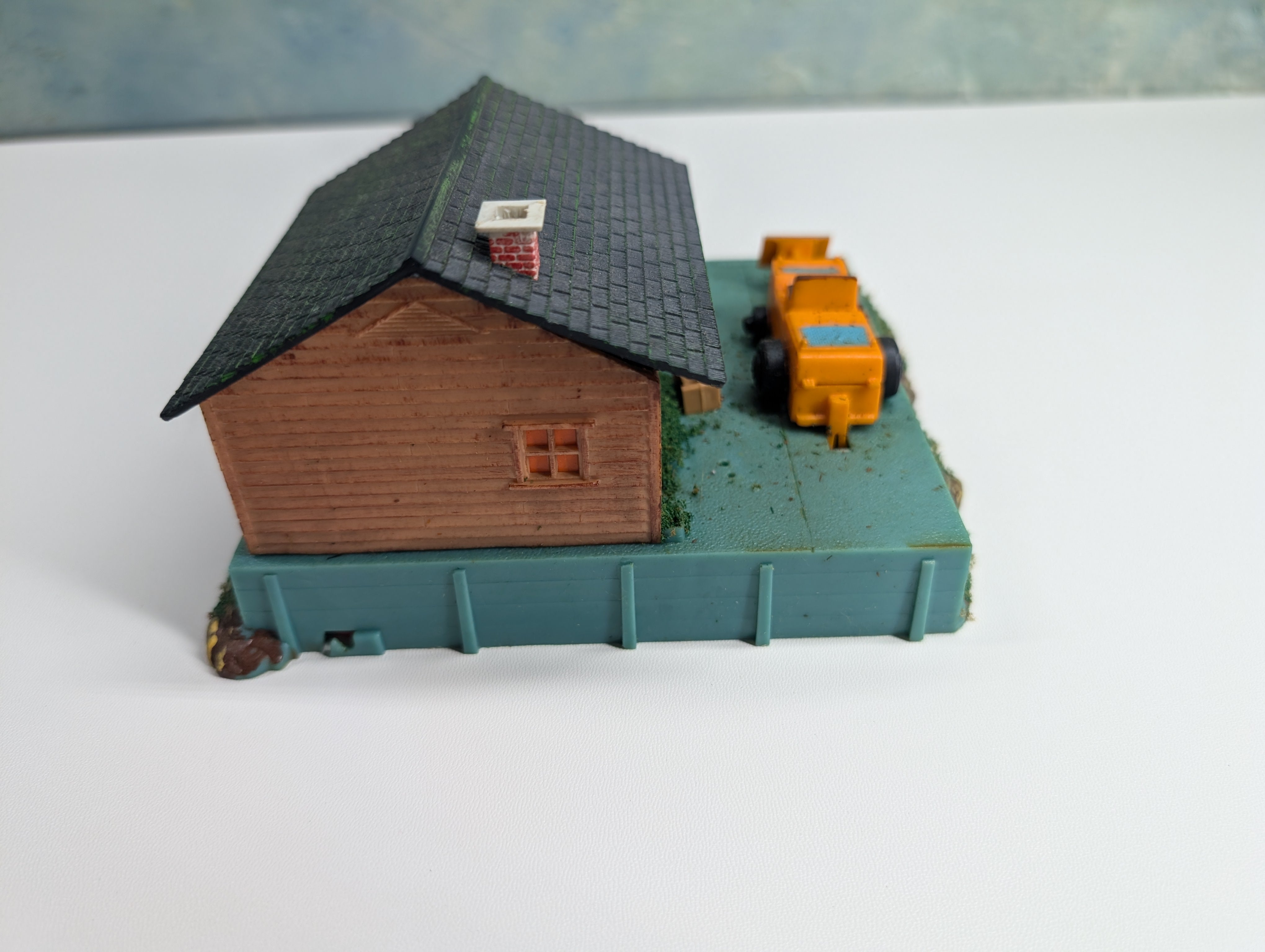 USED Tyco 931 HO Scale Freight Unloading Depot