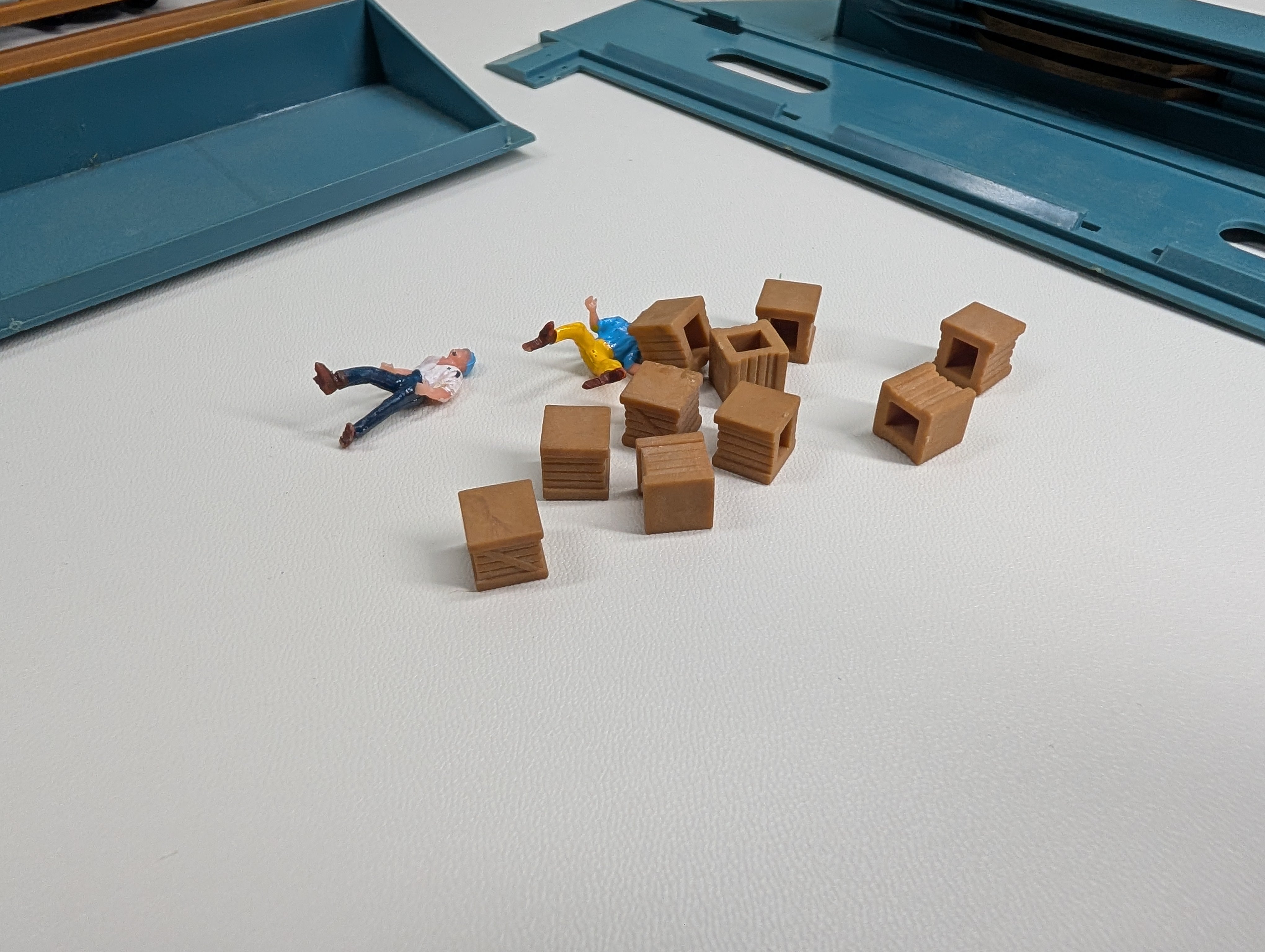 USED Tyco 930 HO Scale Freight Unloading Box Car (untested)