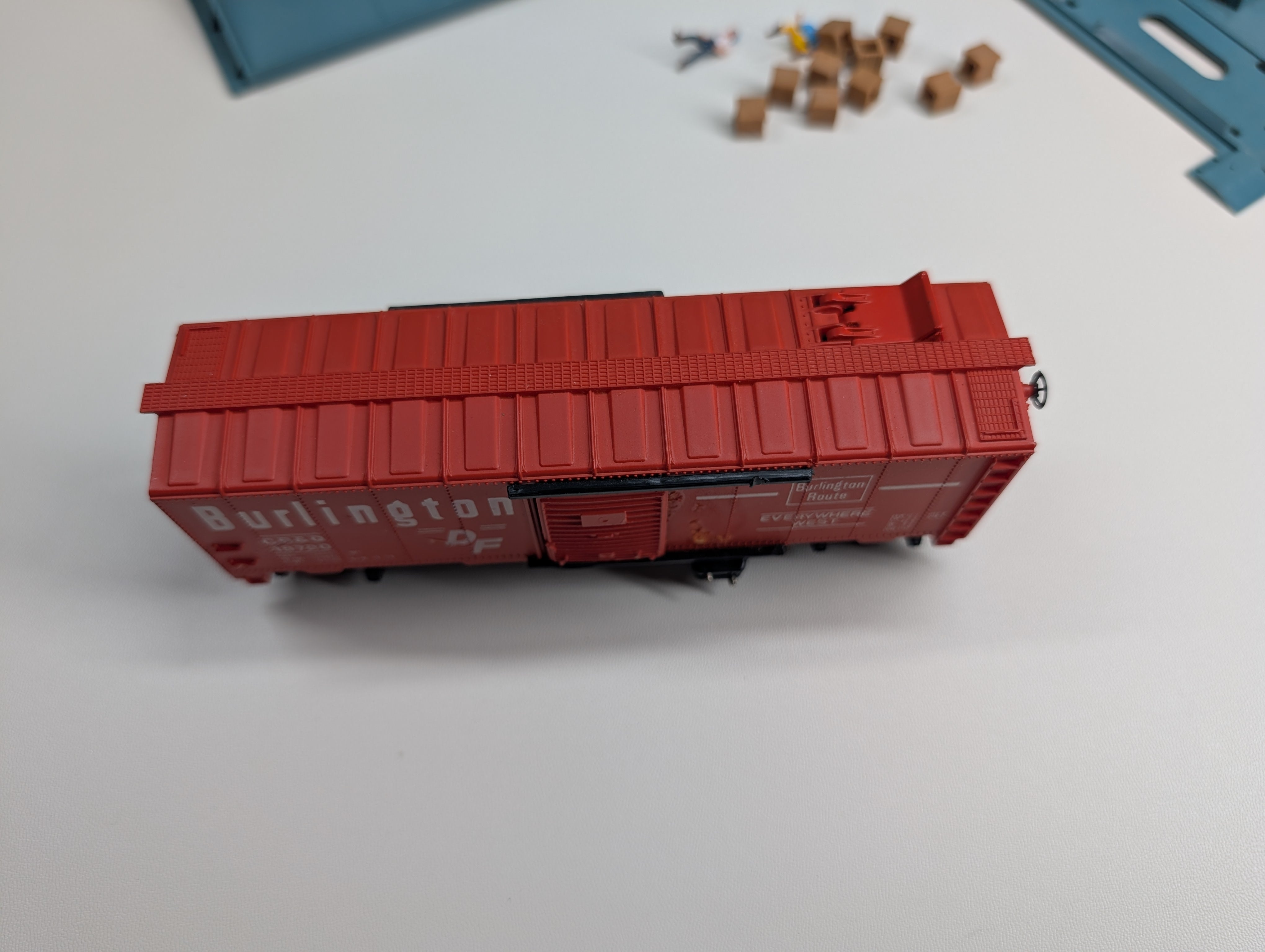 USED Tyco 930 HO Scale Freight Unloading Box Car (untested)