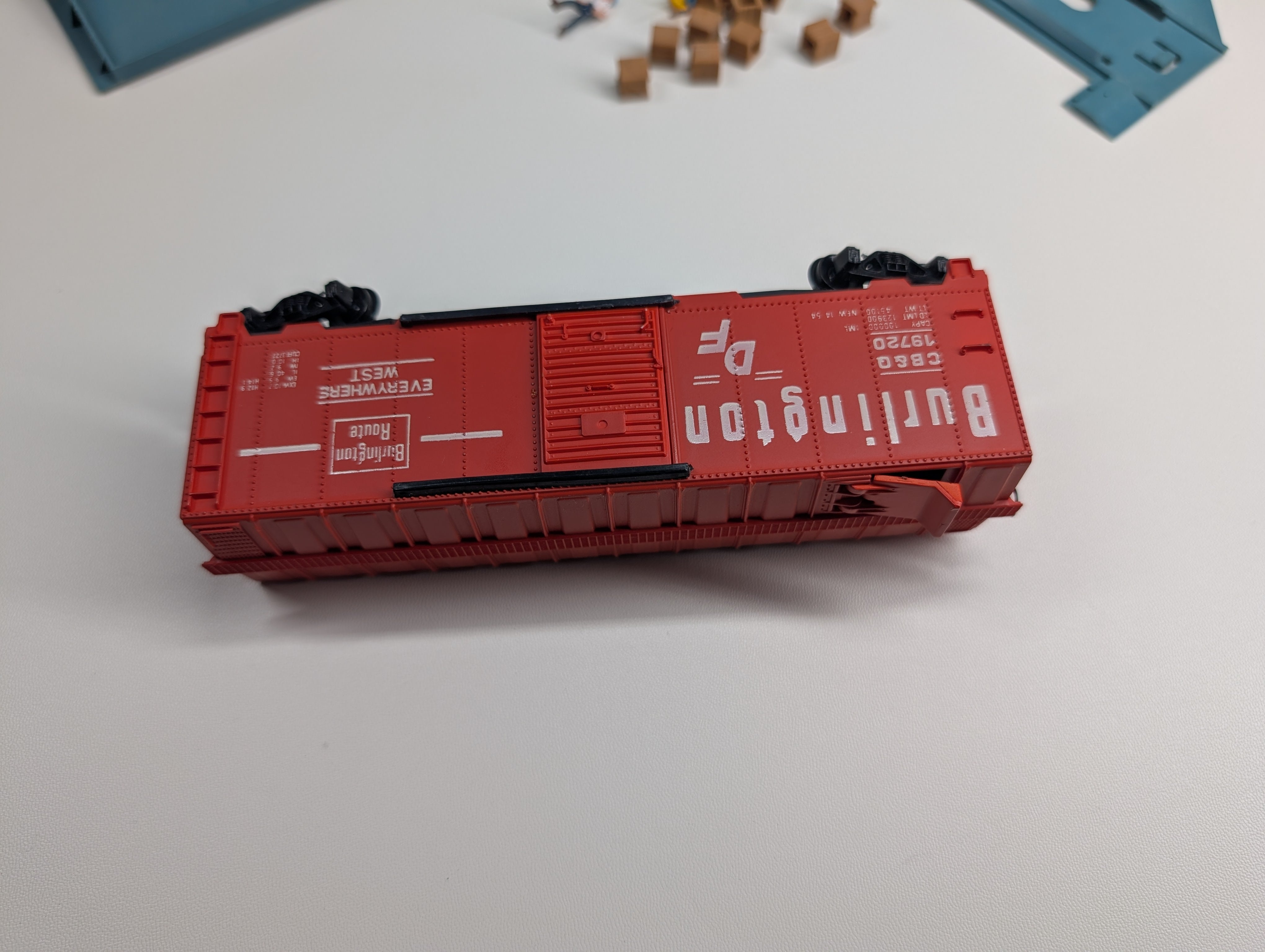 USED Tyco 930 HO Scale Freight Unloading Box Car (untested)