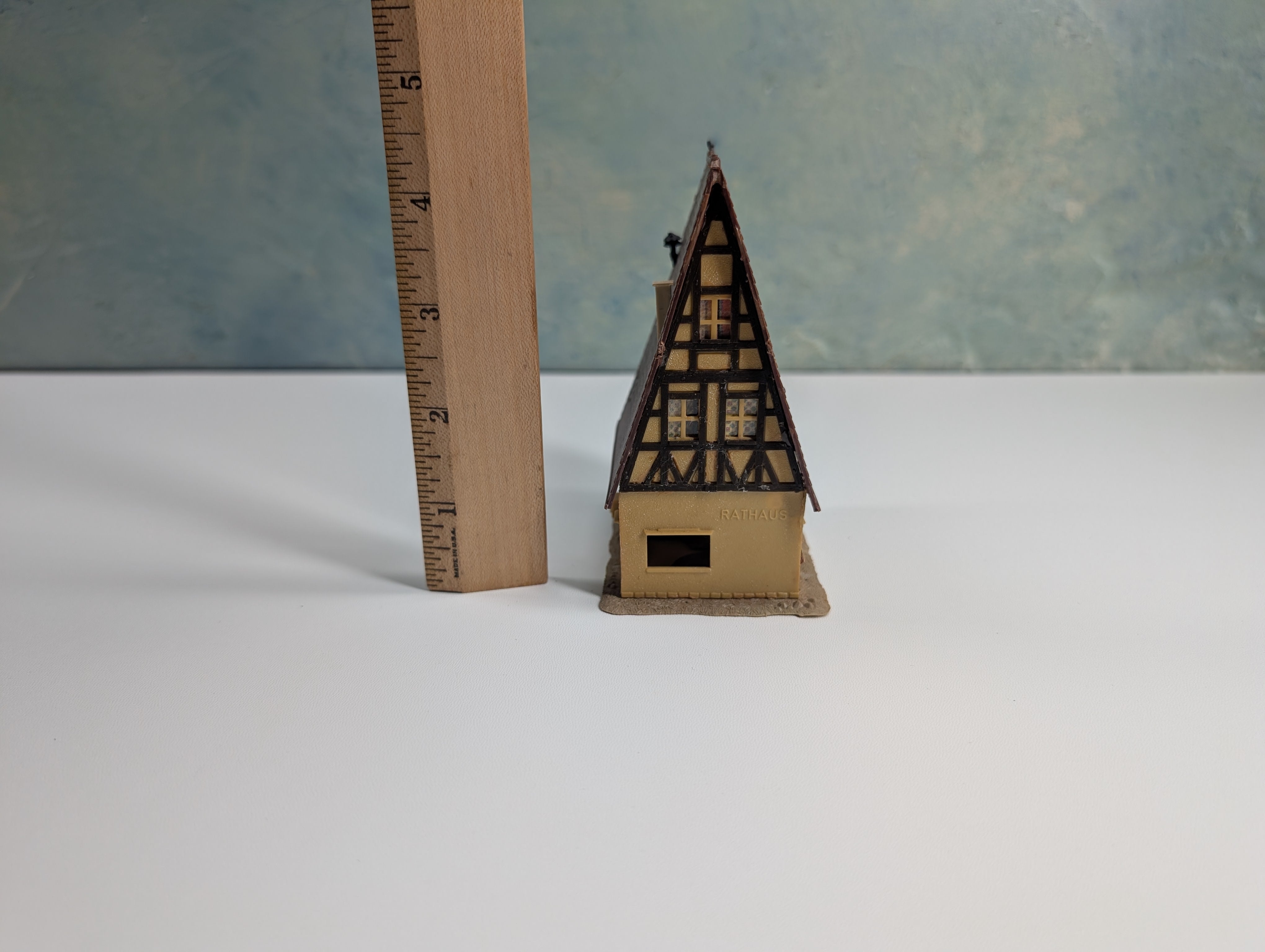 USED WIAD 1035 HO Scale Ancient Town Hall Building