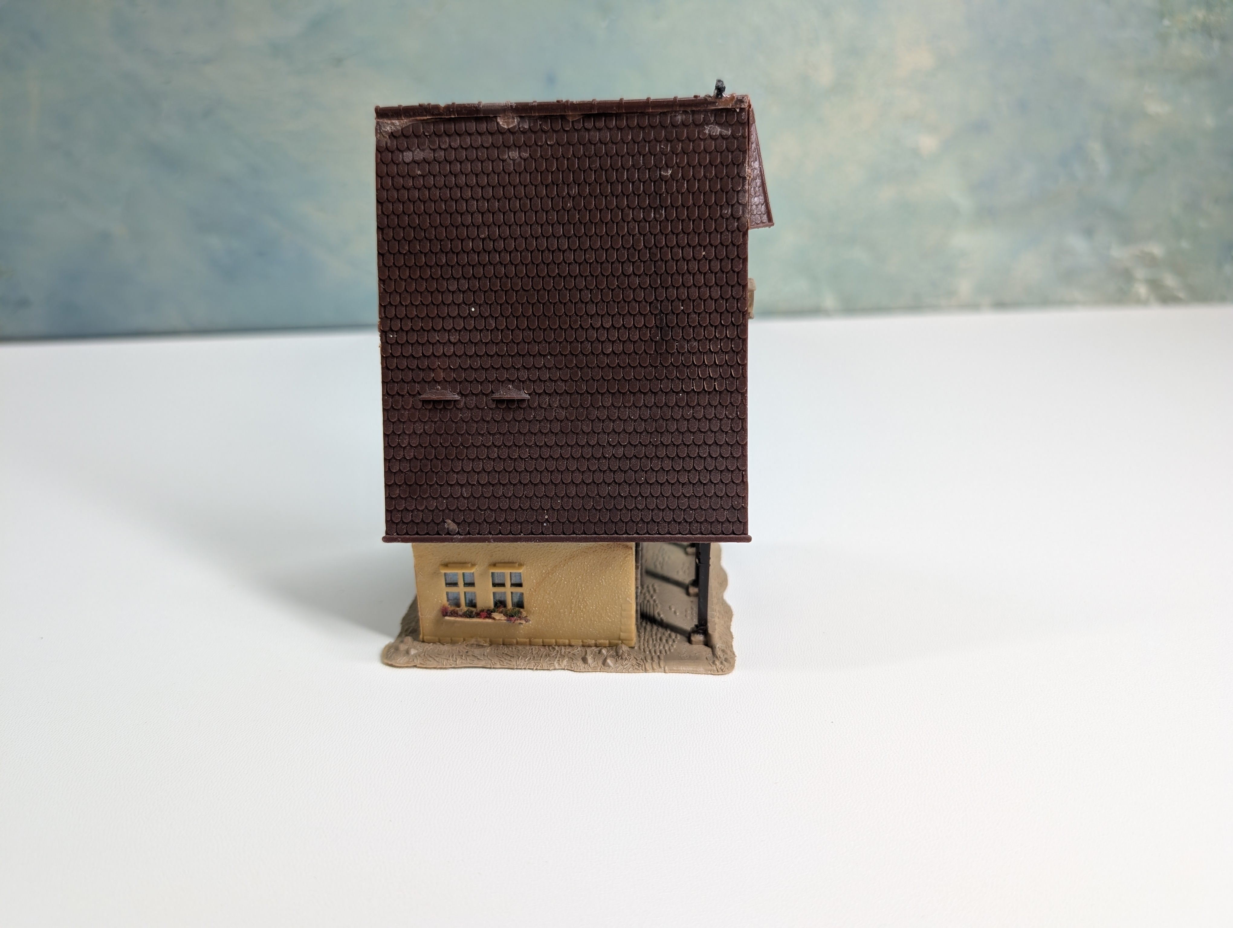 USED WIAD 1035 HO Scale Ancient Town Hall Building