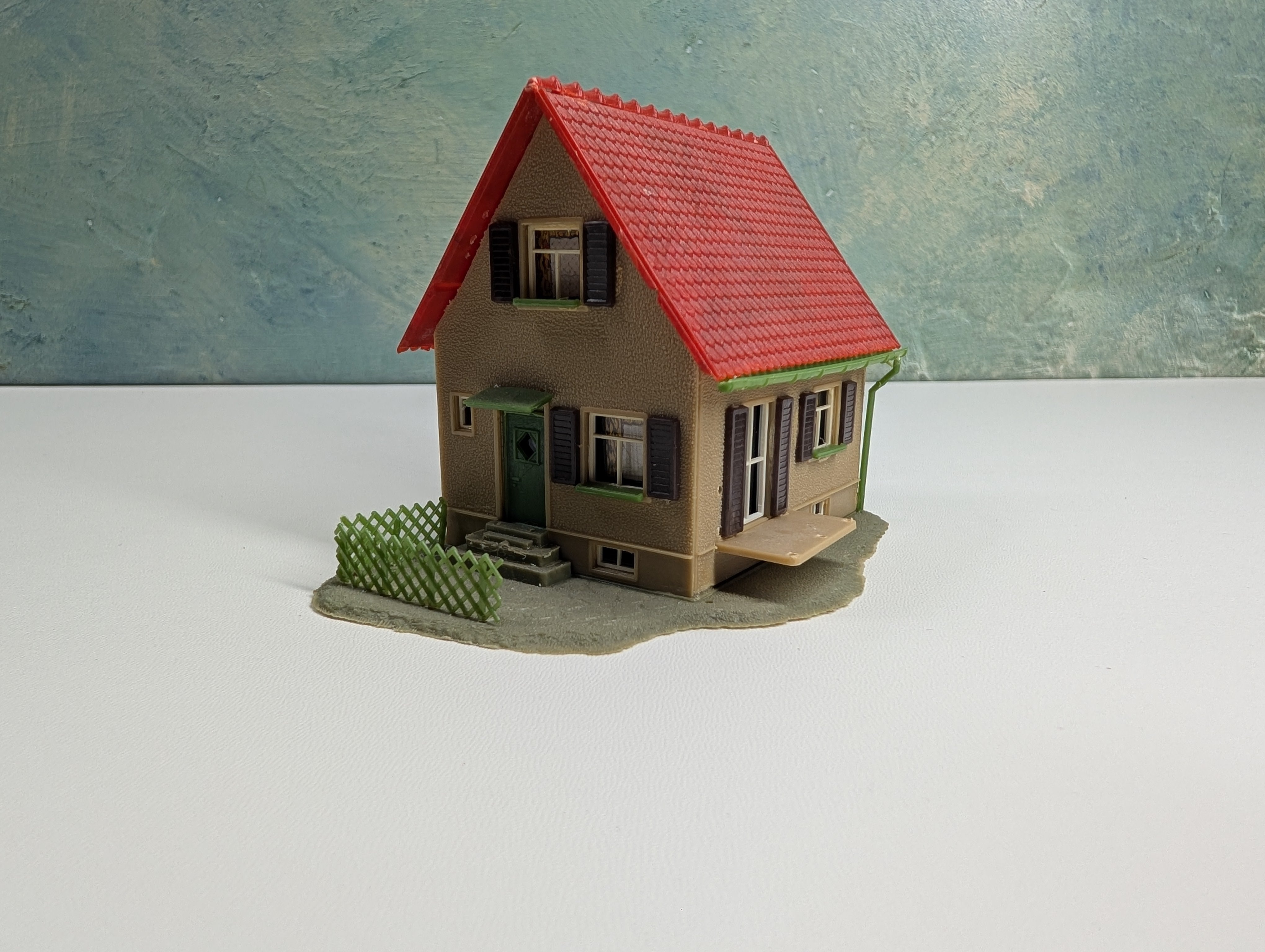 USED Faller HO Scale Small Home, Cottage with Red Roof