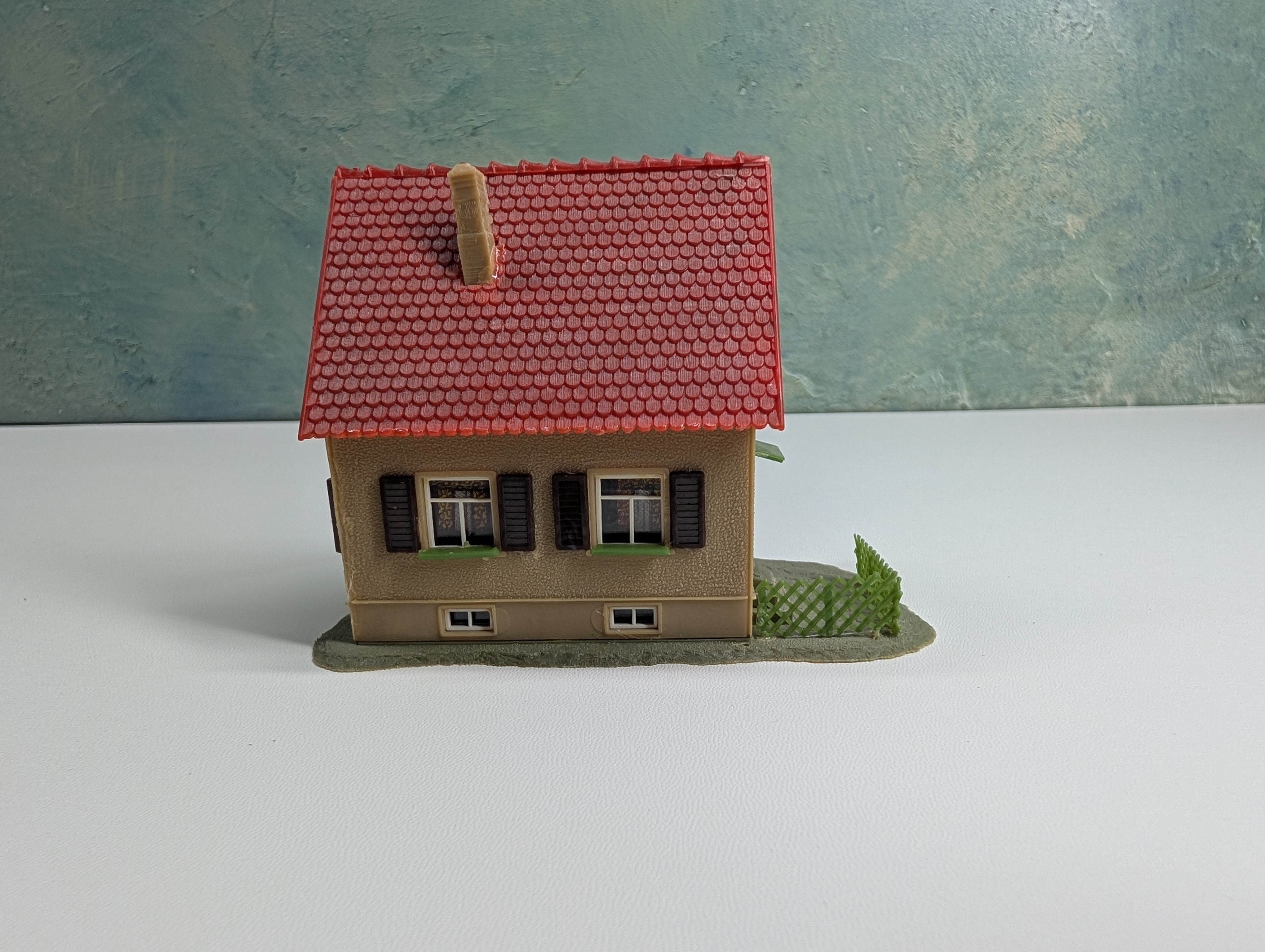 USED Faller HO Scale Small Home, Cottage with Red Roof