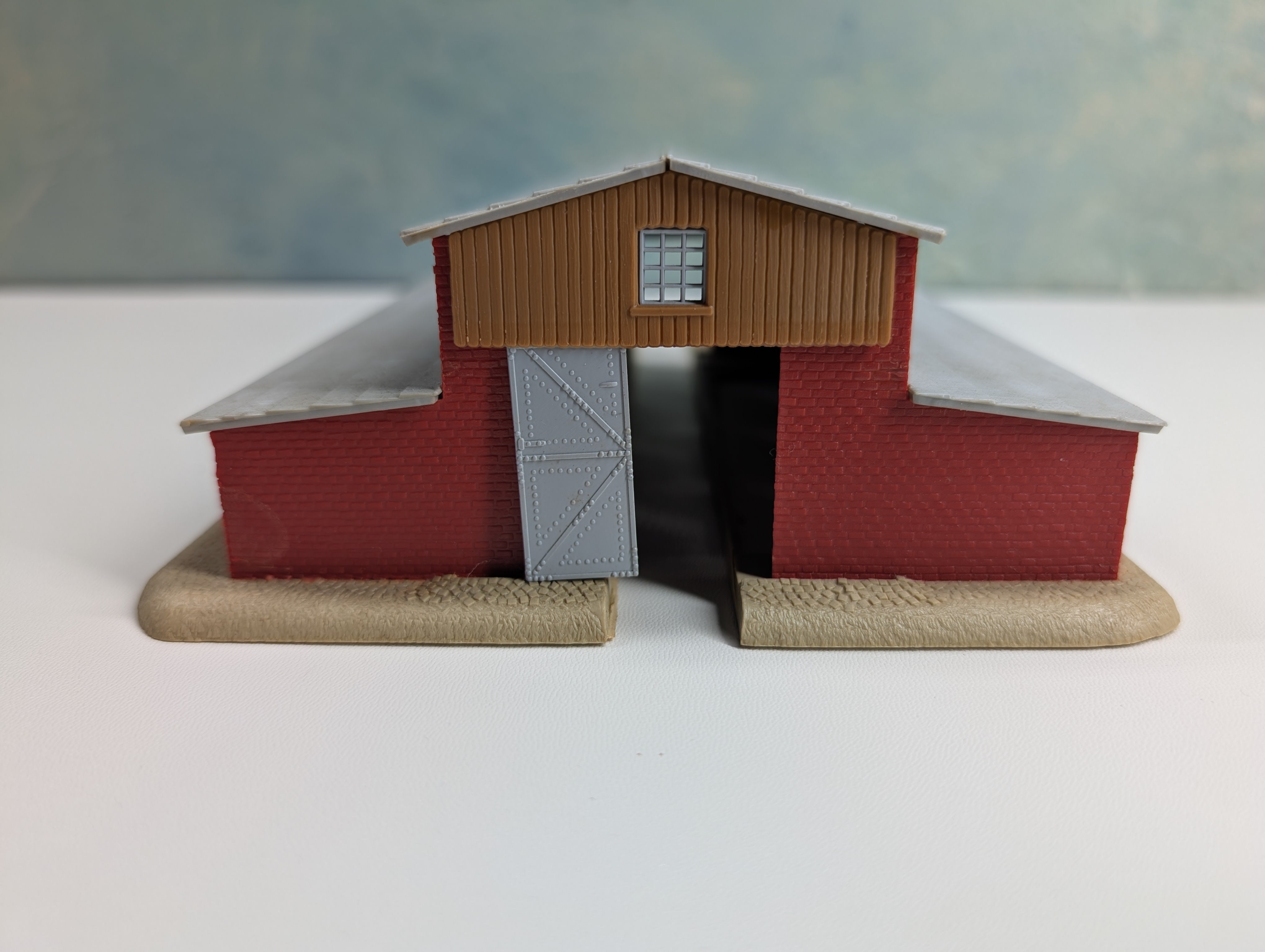 USED Pola N Scale Single Stall Locomotive Workshop