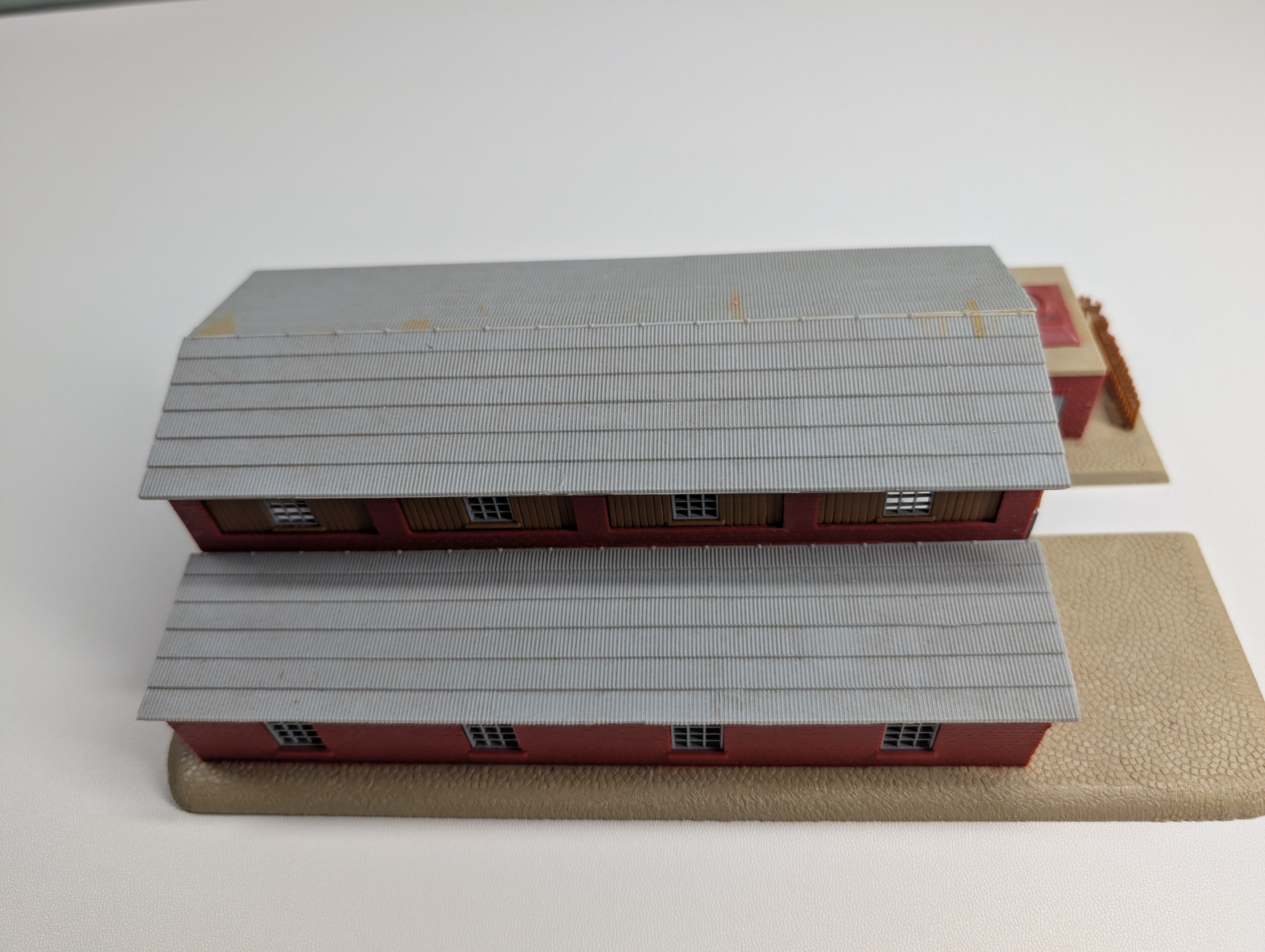 USED Pola N Scale Single Stall Locomotive Workshop