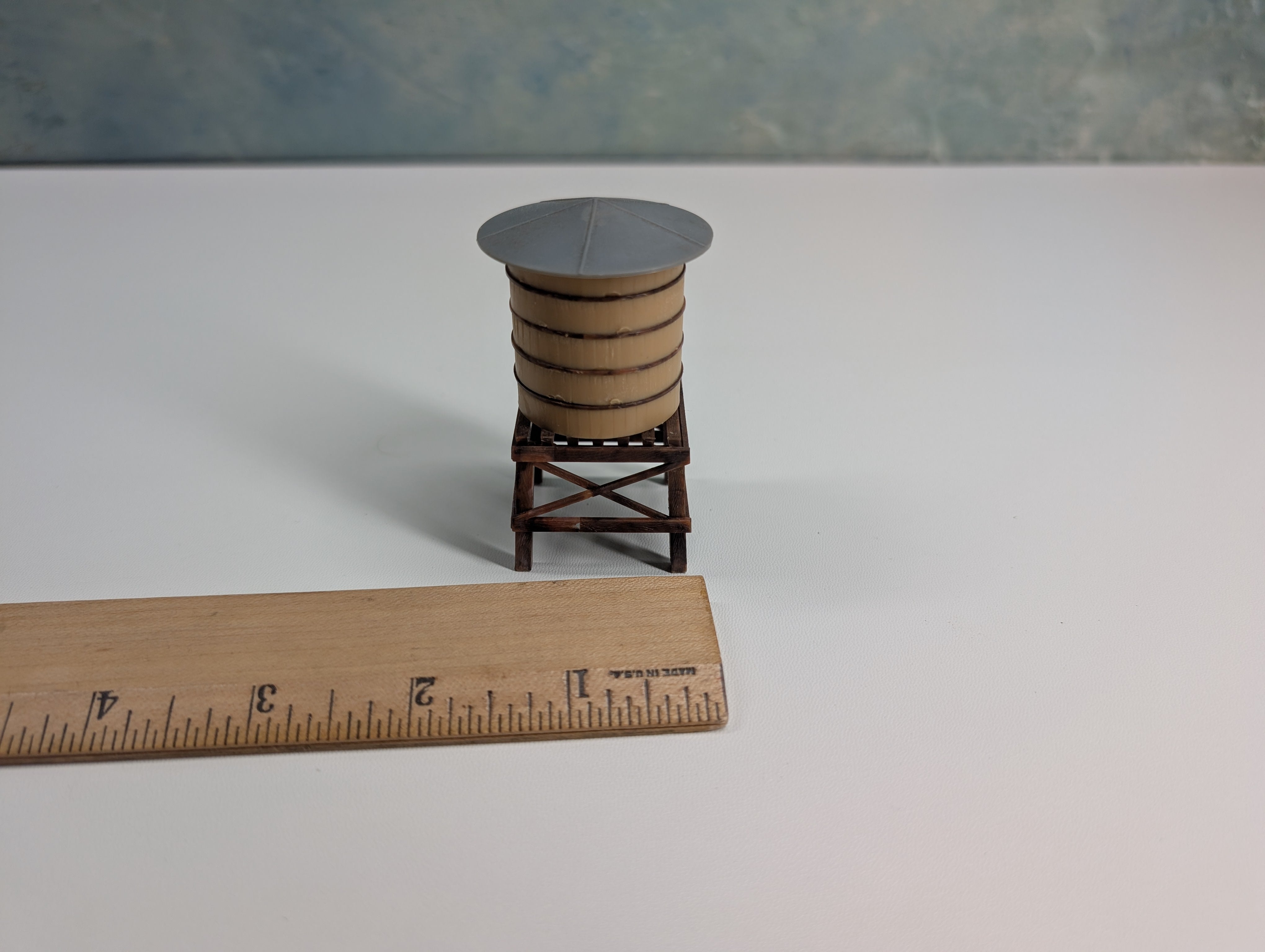 USED N Scale Old Time Water Tower