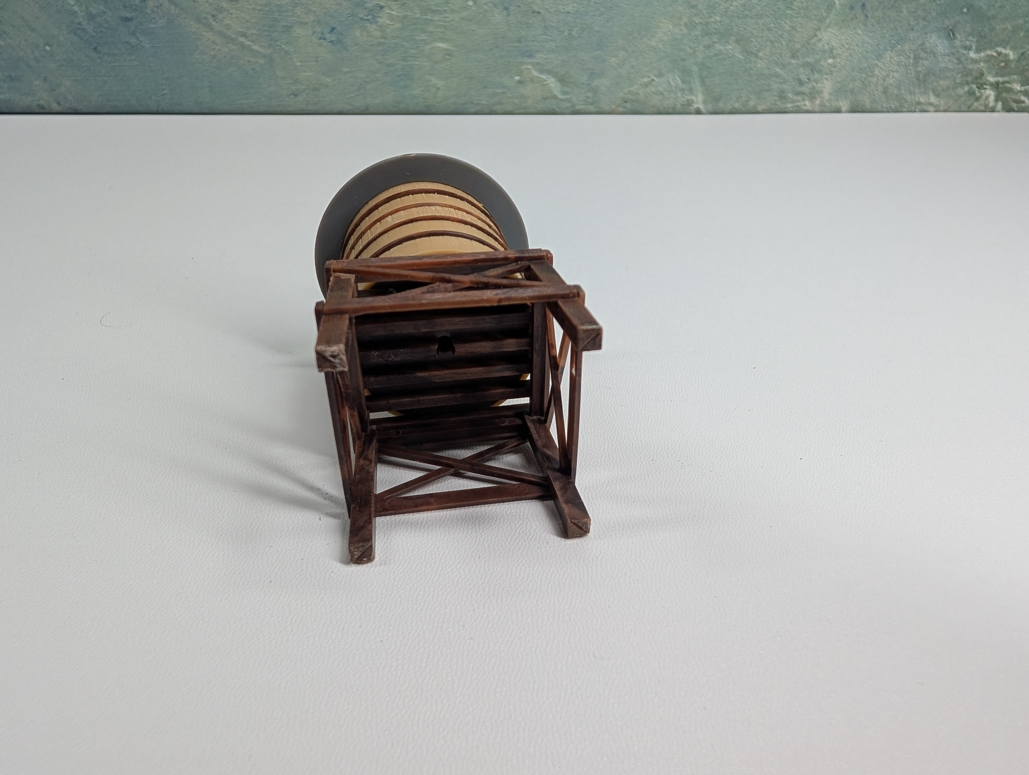 USED N Scale Old Time Water Tower