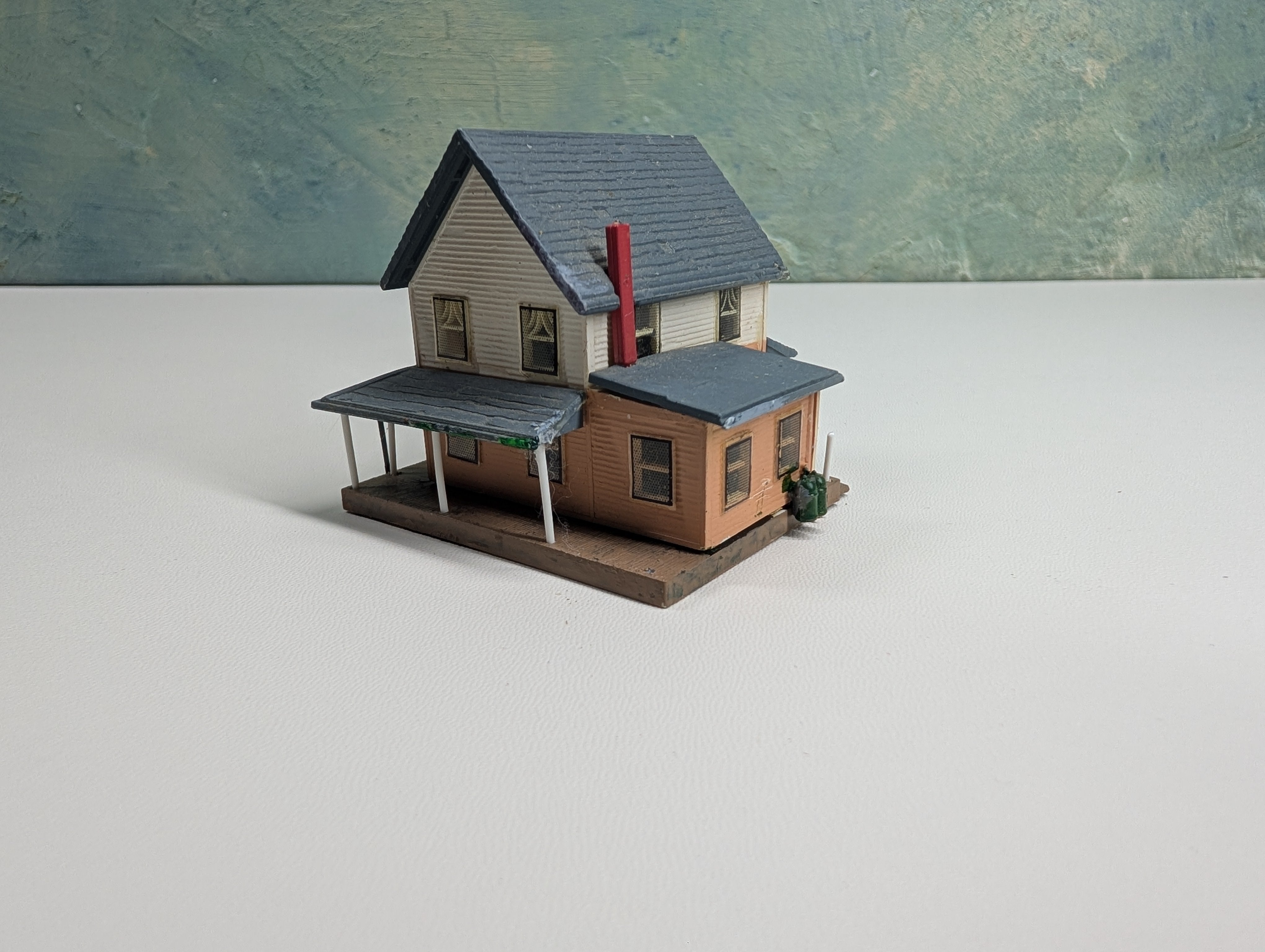 USED N Scale 2 Story House