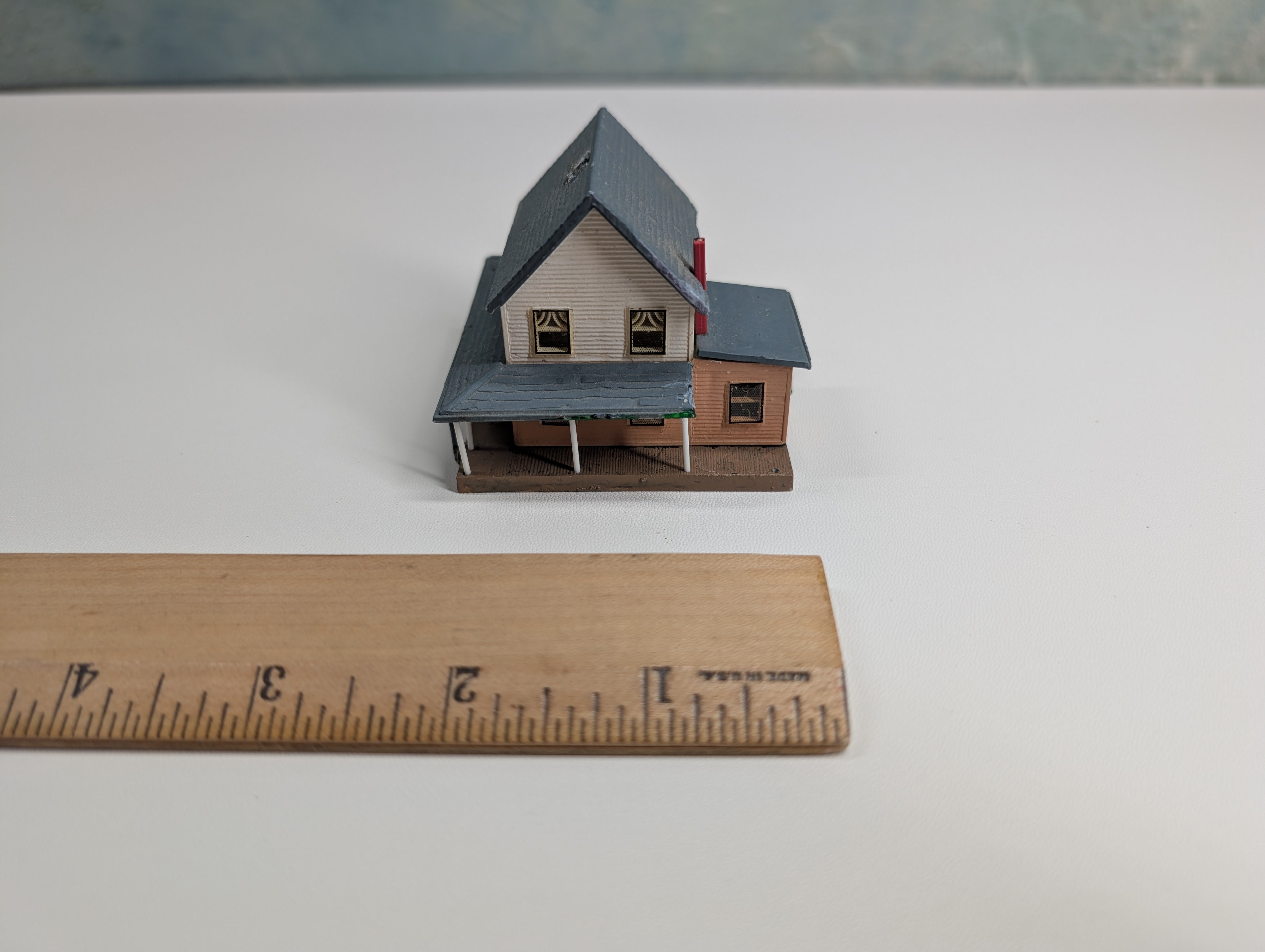 USED N Scale 2 Story House